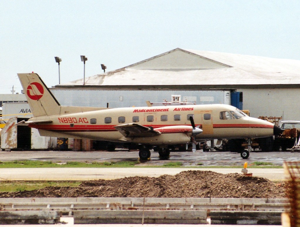Embraer EMB-110P2 Bandeirante, Midcontinent Airways