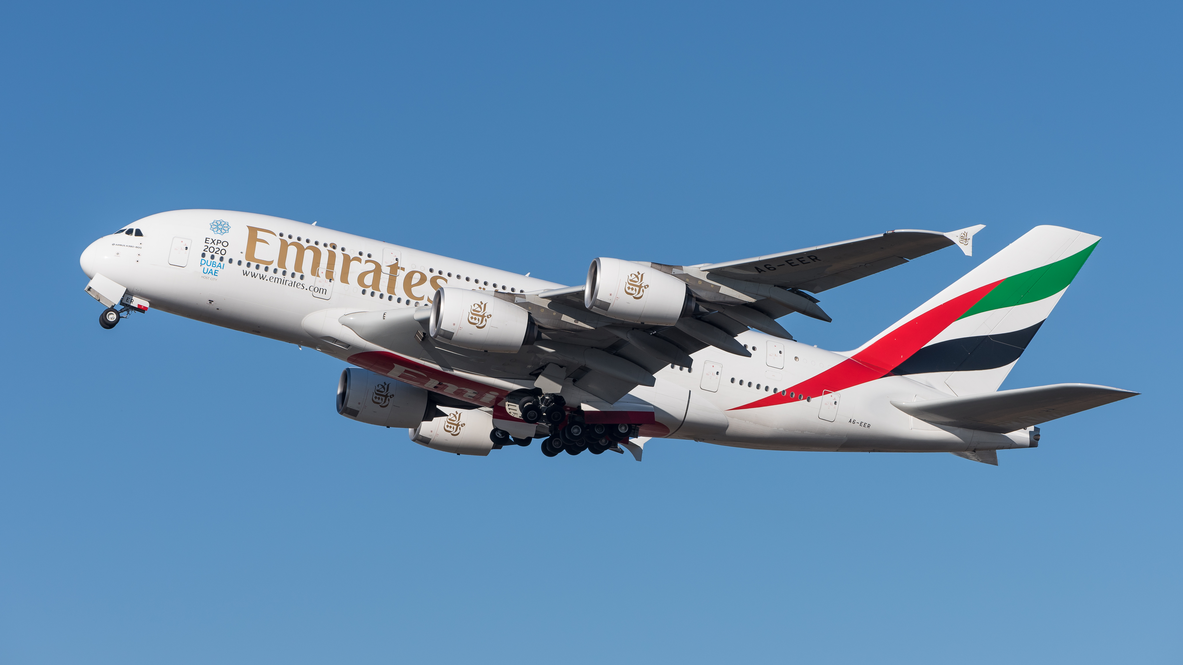 Emirates Airbus A380-861 A6-EER MUC 2015 04