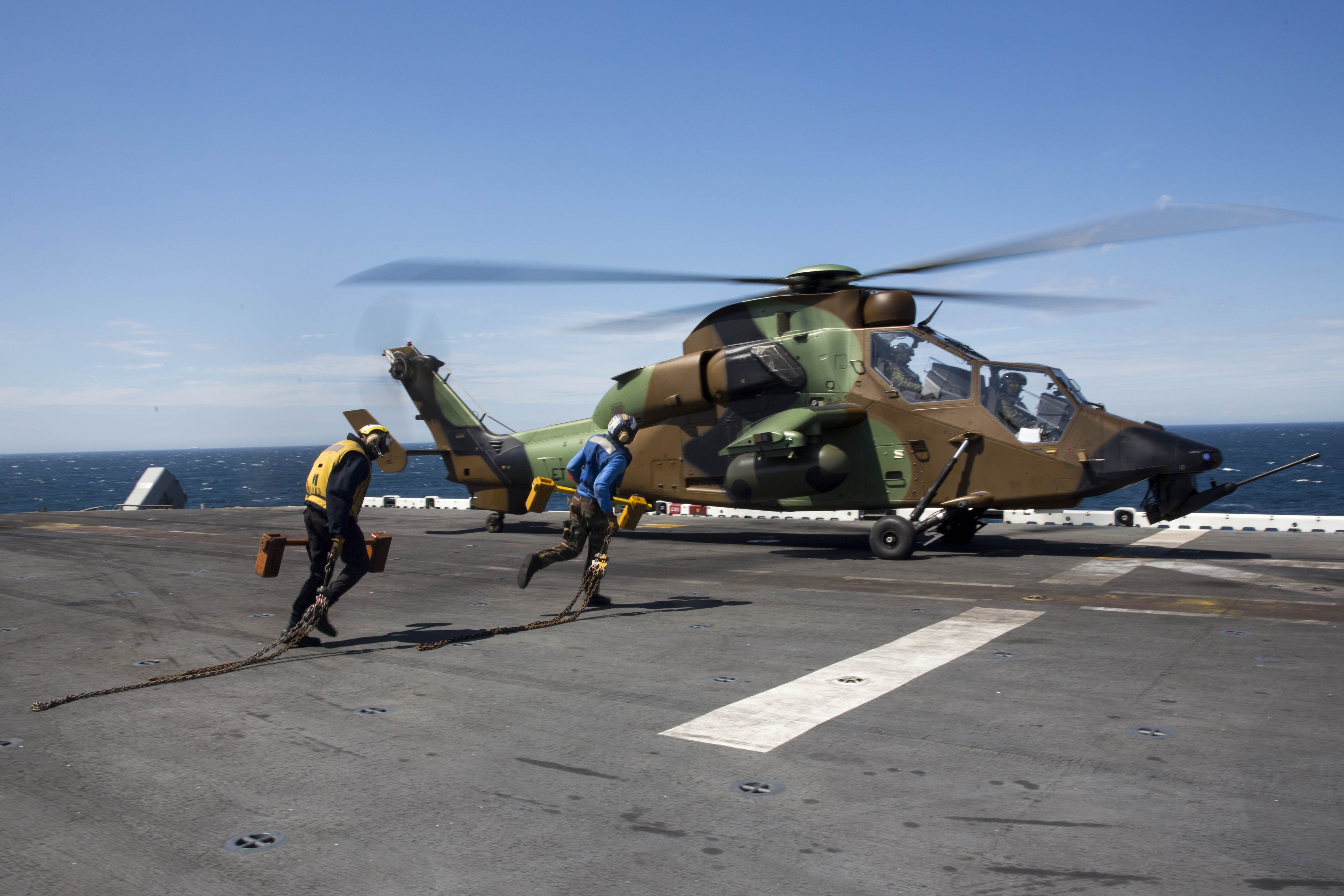 Eurocopter Tiger HAD — Eurocopter Tiger HAD dell'Esercito spagnolo sulla USS Kearsarge (LHD-3) nell'aprile 2016