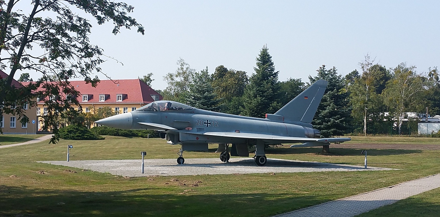 Protótipo de Eurofighter DA5 (98 30, exibido com a marcação falsa 20 12) no Luftwaffenmuseum de Berlim-Gatow