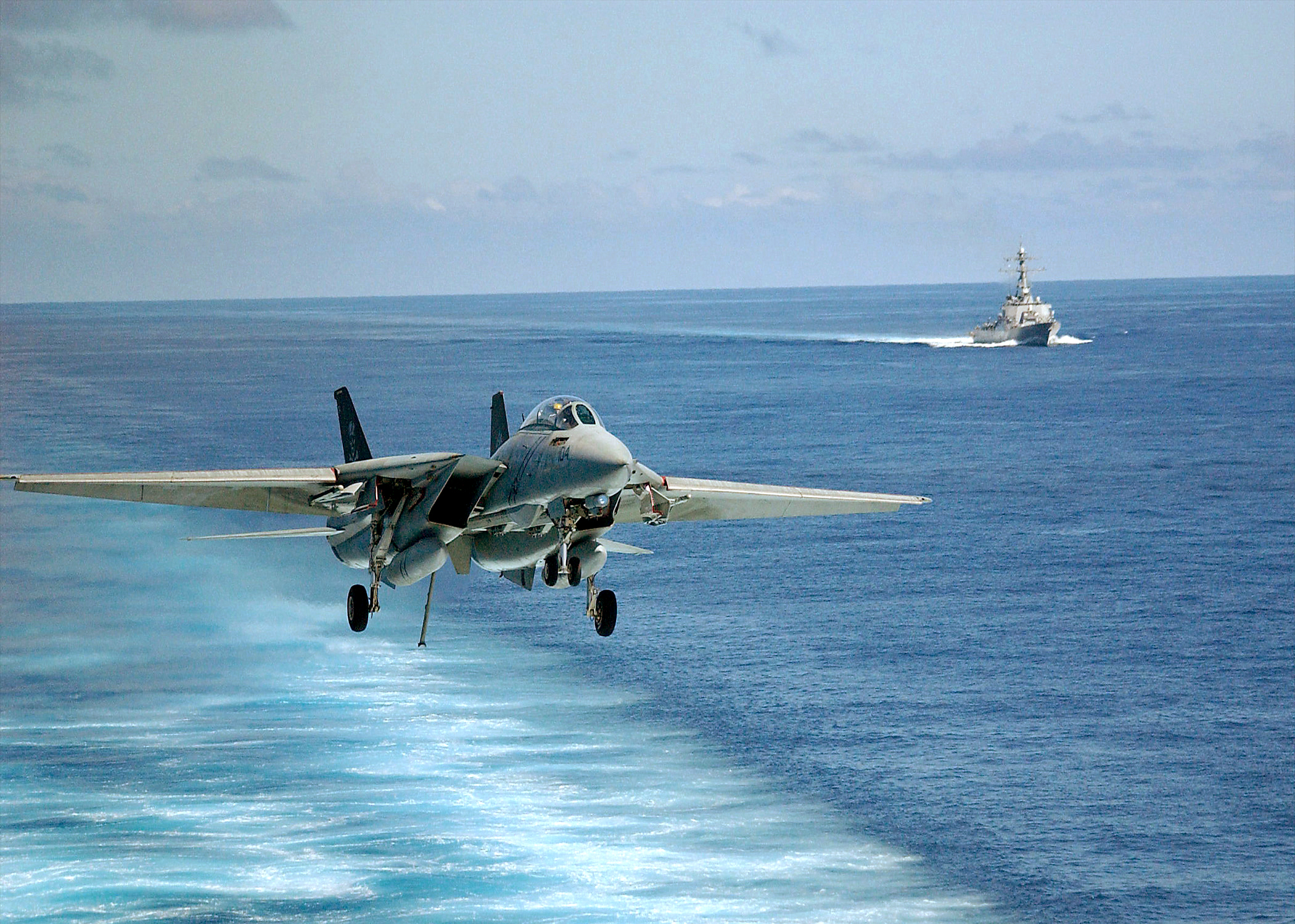 F-14B Tomcat del VF-103 in avvicinamento alla USS George Washington (CVN-73), 27 settembre 2002