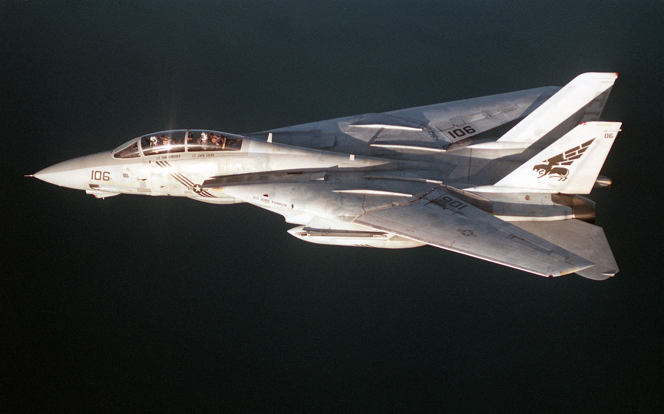 F-14B Tomcat sopra il lago Pyramid