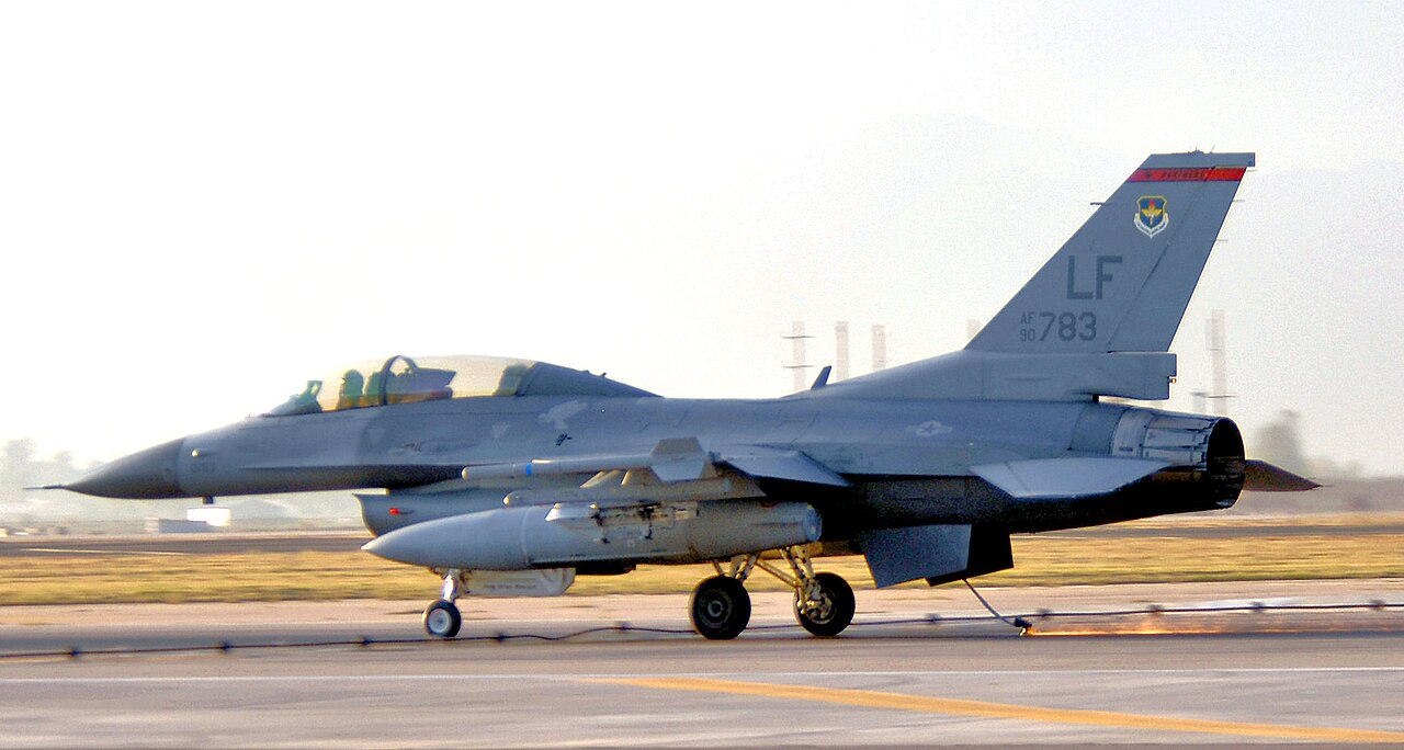 F-16D biplaza Block 42H del 63d Fighter Squadron