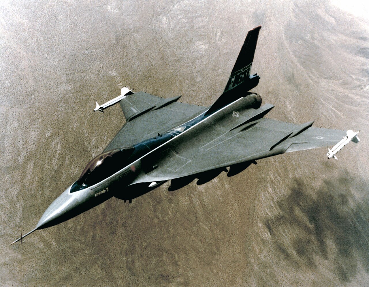 F-16XL, cellula sperimentale con ala cranked arrow