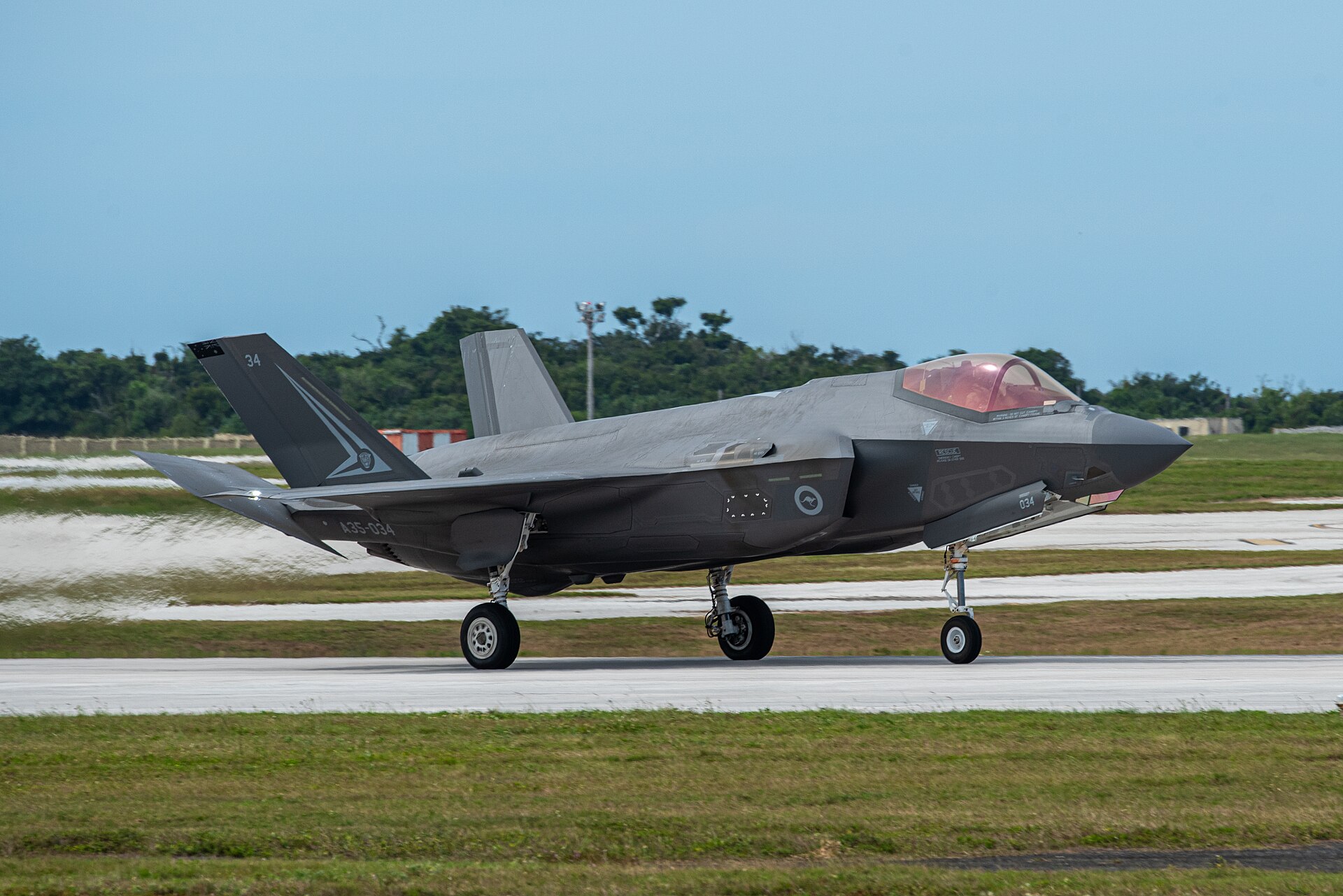 F-35A Lightning II — A35-034 aterrizando en la Base Anderson durante Cope North 25