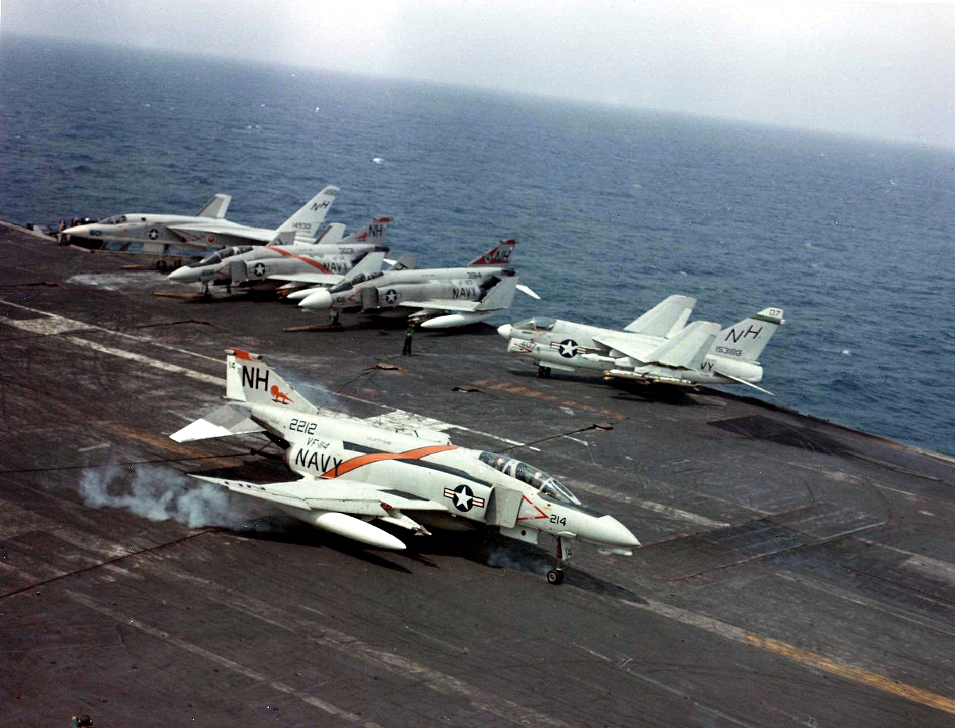 F-4B del VF-114 in atterraggio sulla USS Kitty Hawk (CVA-63) nel marzo 1969