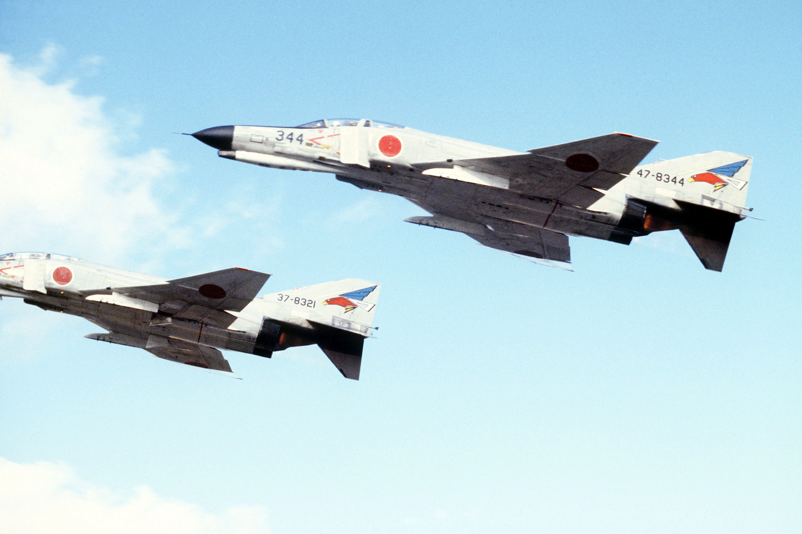 F-4EJ (344 et 321) du 302e escadron survolant la base aérienne de Misawa pendant l'exercice Cope North, le 30 novembre 1978