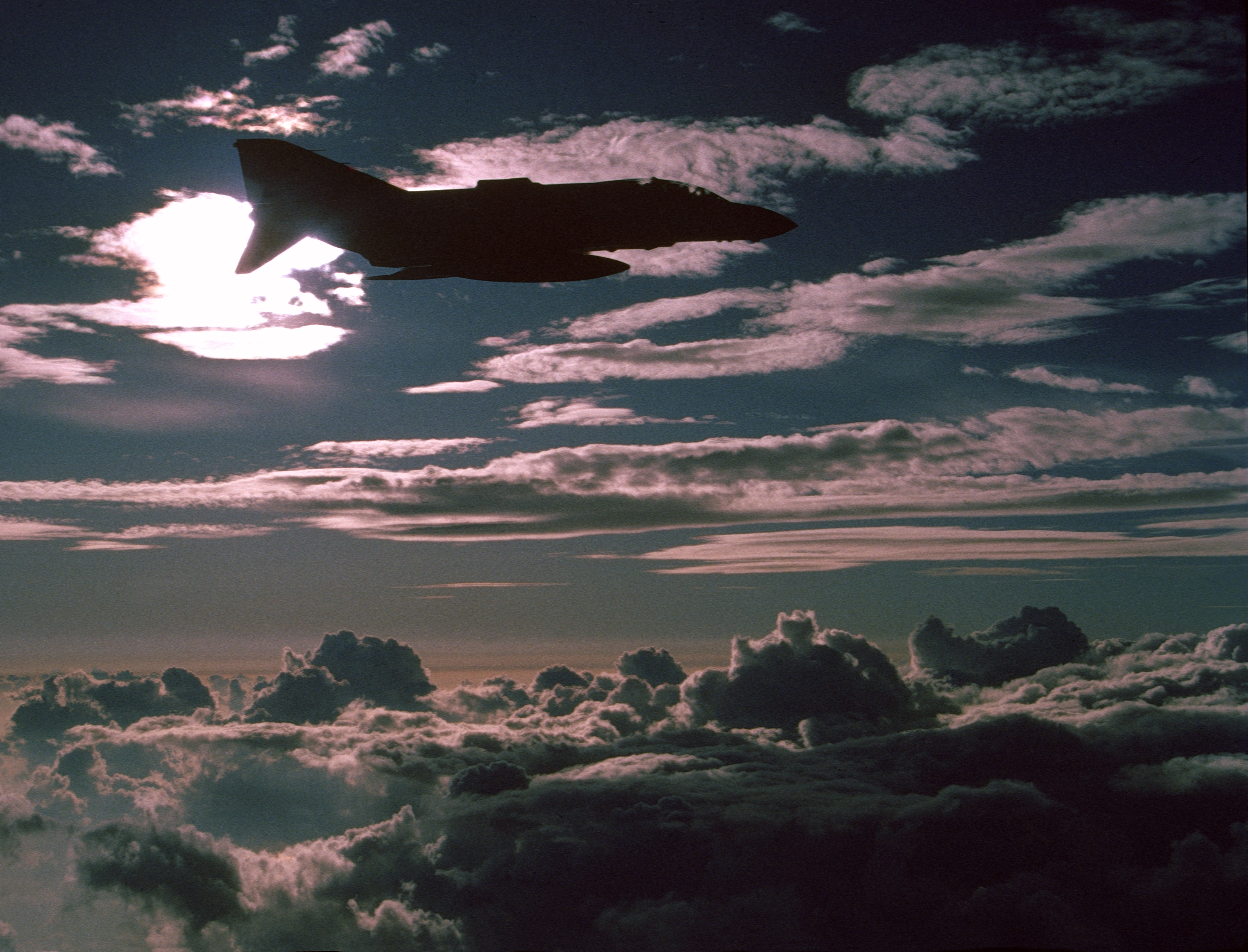 F-4S Phantom II du VMFA-333 en vol en 1985