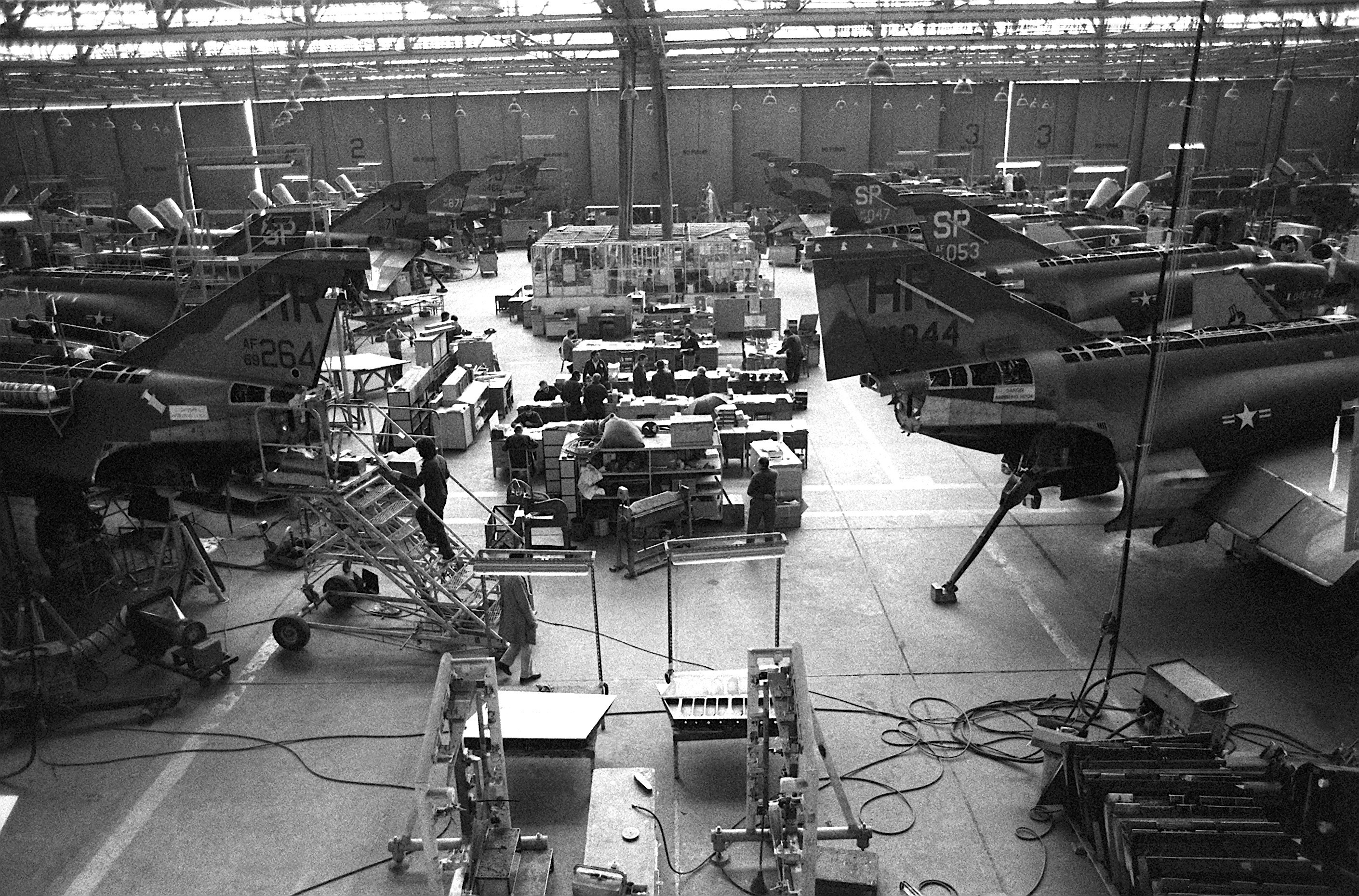 Mantenimiento de un F-4 en España, 1980
