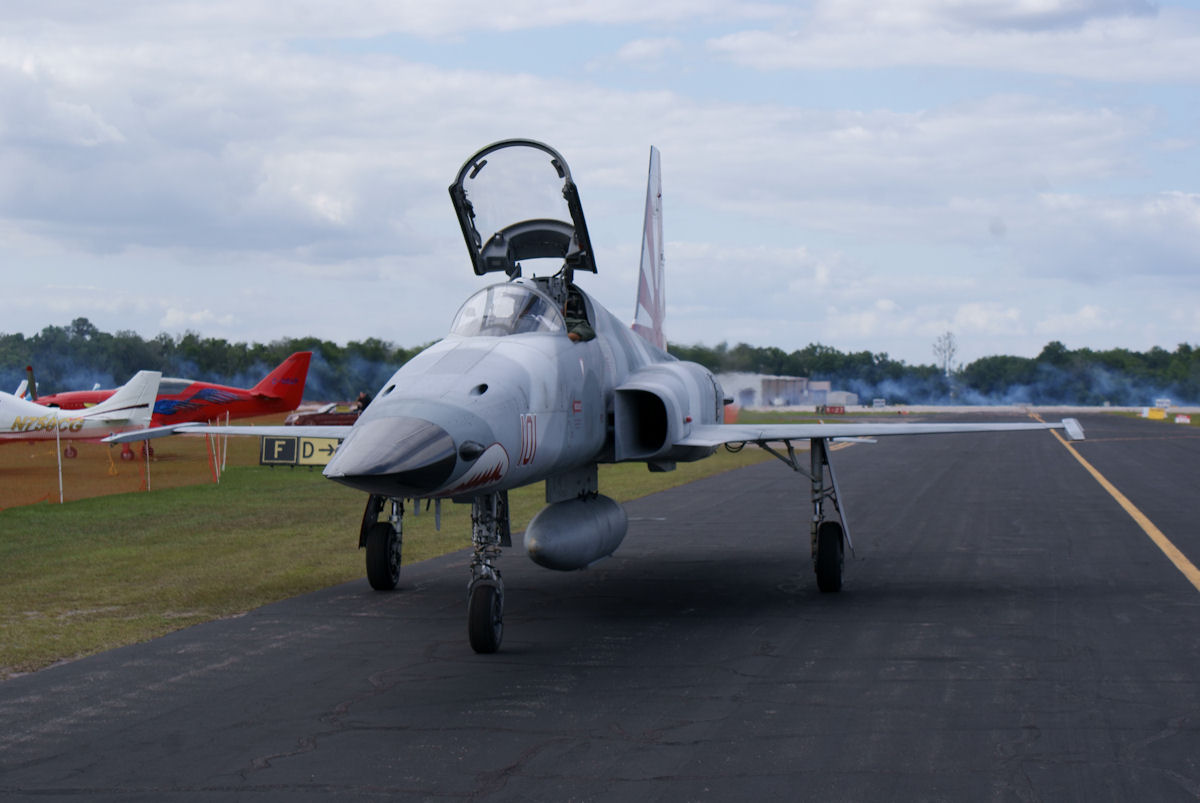 F-5N VFC-111 Sundowners, vista frontale