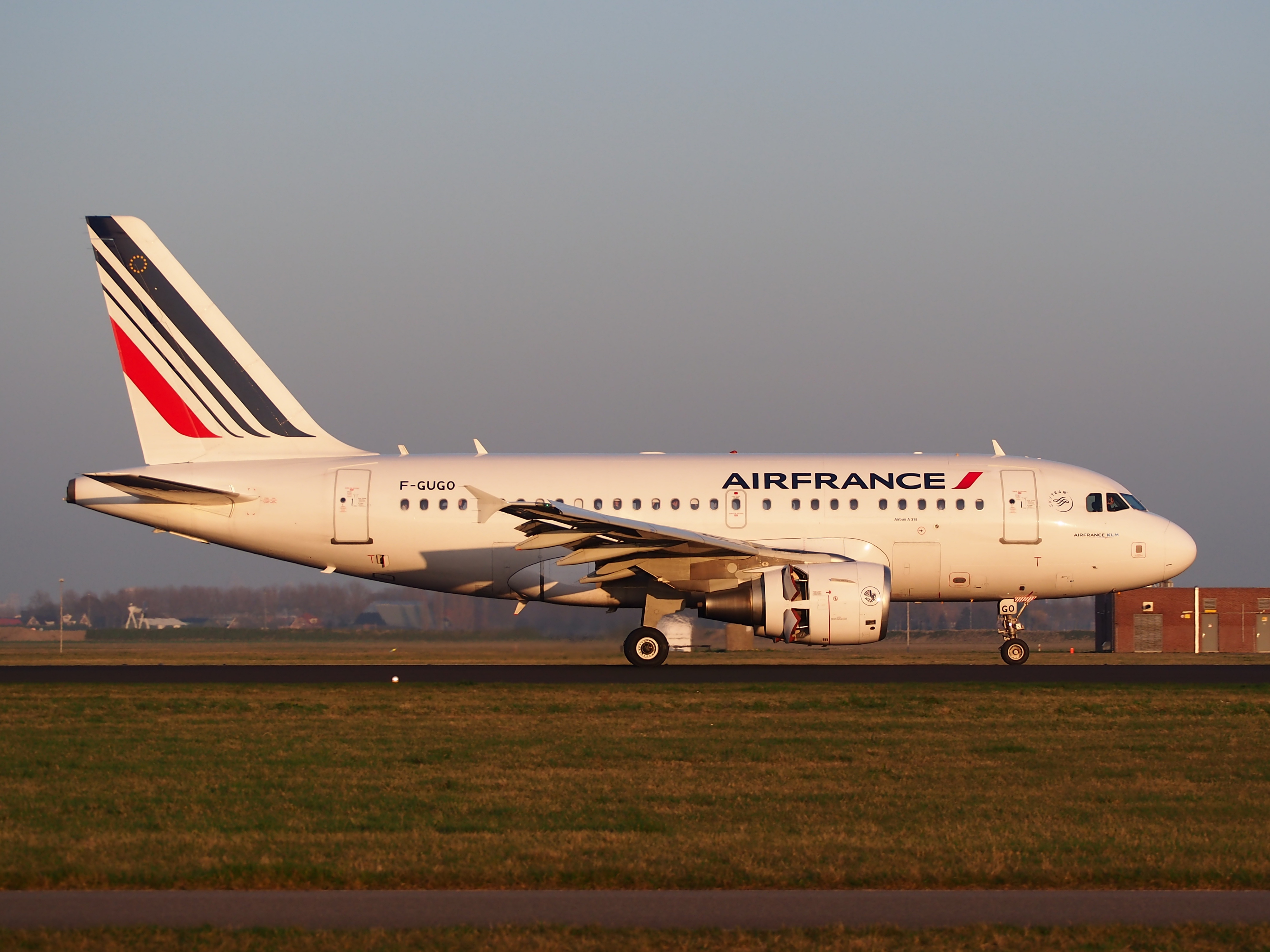 F GUGO Air France Airbus A318-111, landing at Schiphol (AMS - EHAM), Netherlands, pic2