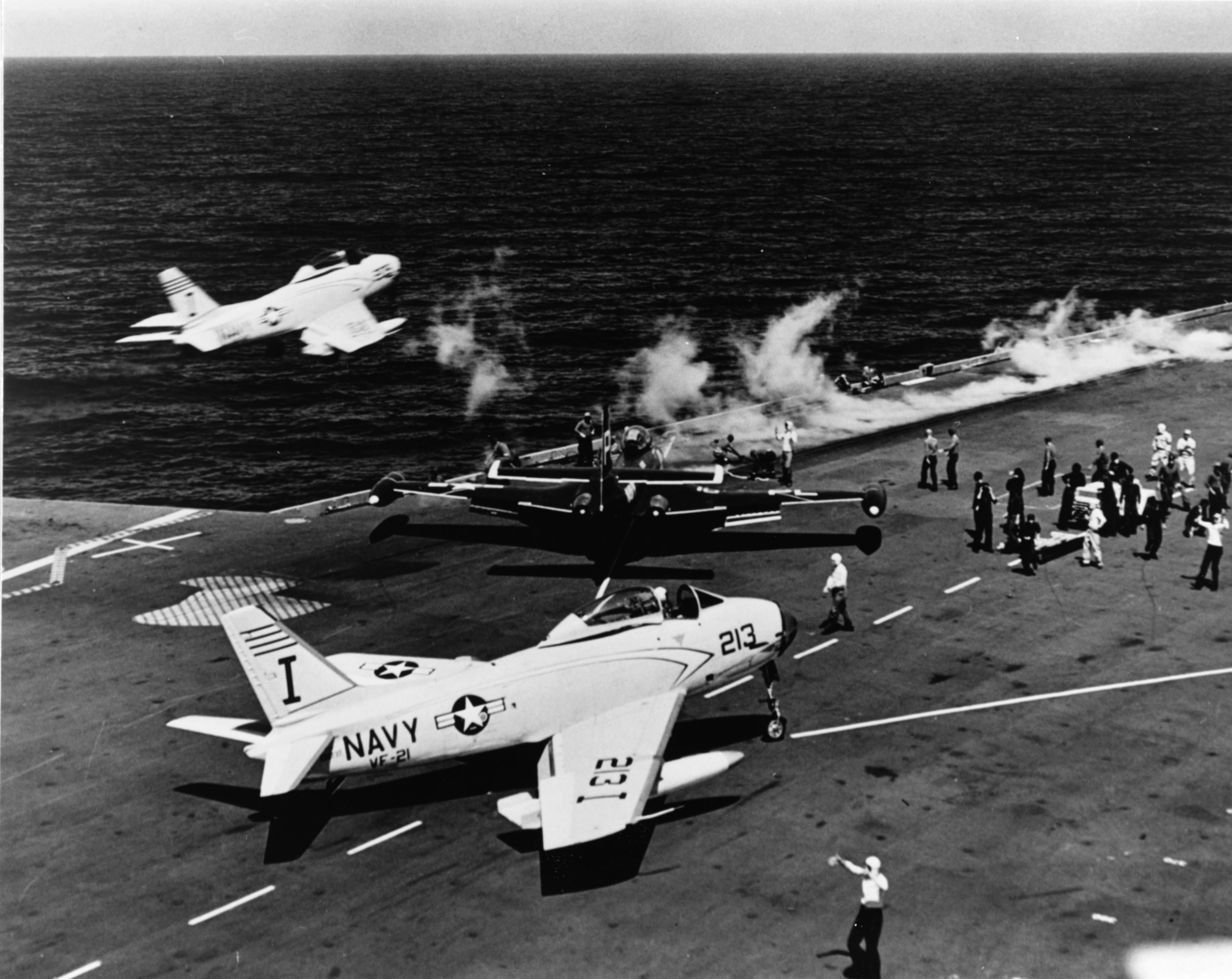 FJ-3 Fury en la catapulta del USS Forrestal (CV-59)