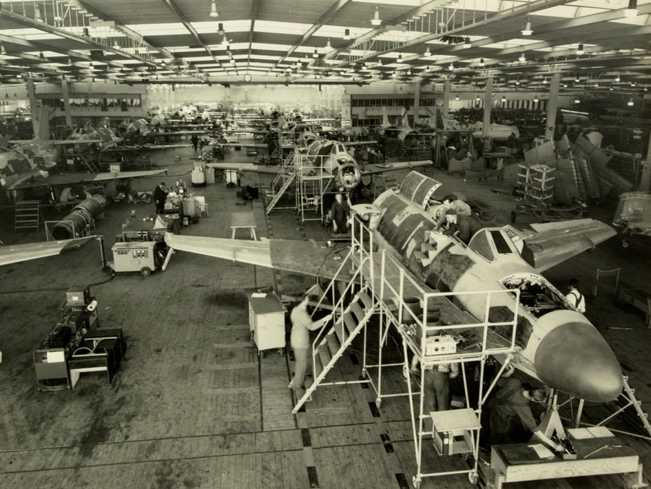 Montaje de aviones Saab 32 Lansen en la factoría