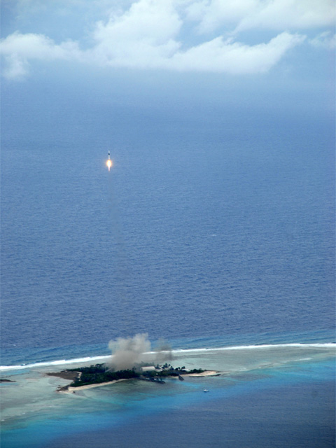 Falcon 1 Flight 5 über Omelek Island, Ansicht 2