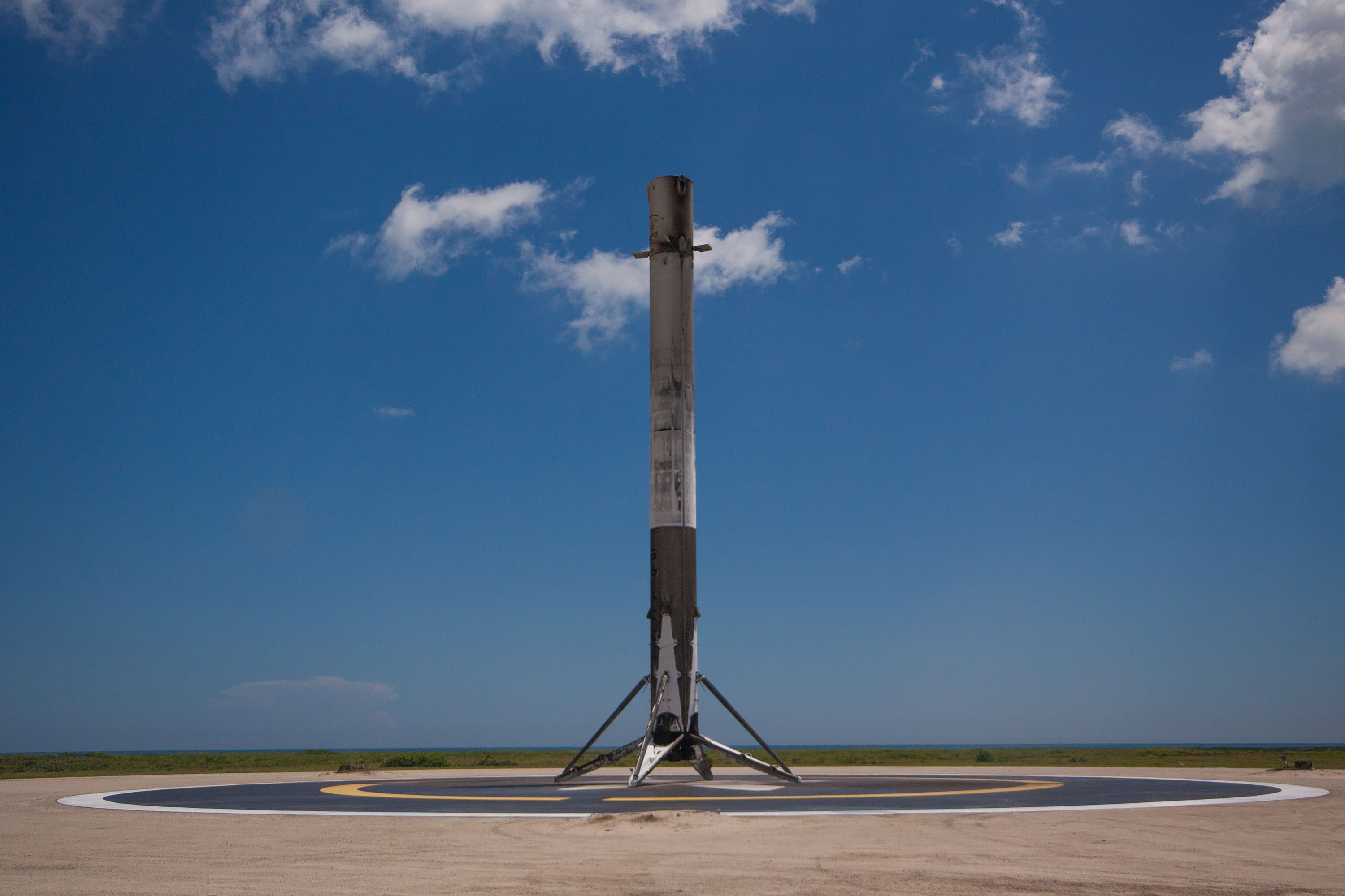 Falcon 9 Block 4, atterraggio del primo stadio su LZ-1 dopo la CRS-12 (14 agosto 2017)