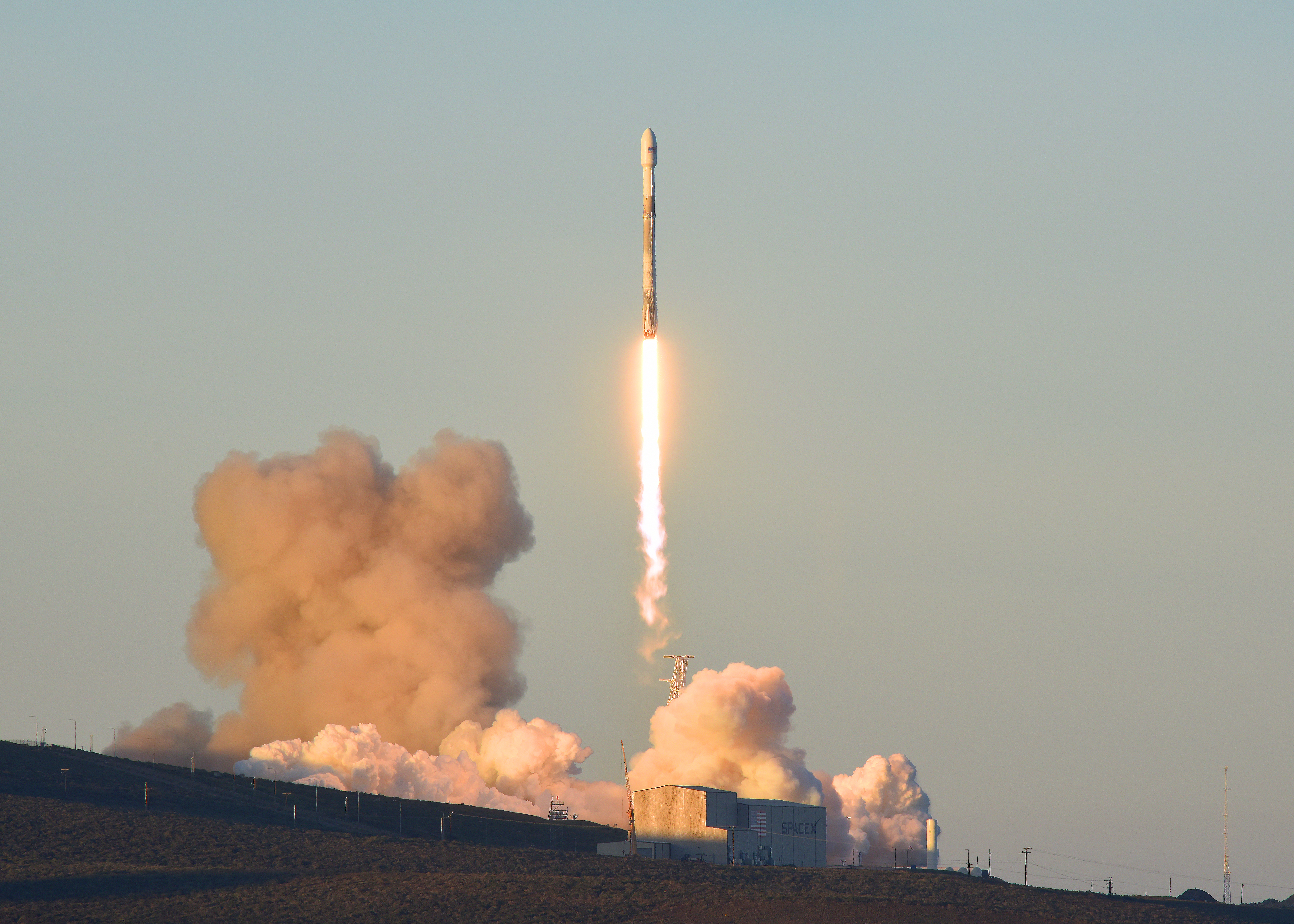 Falcon 9 Block 4 al lancio di Iridium 5 da Vandenberg (30 marzo 2018)