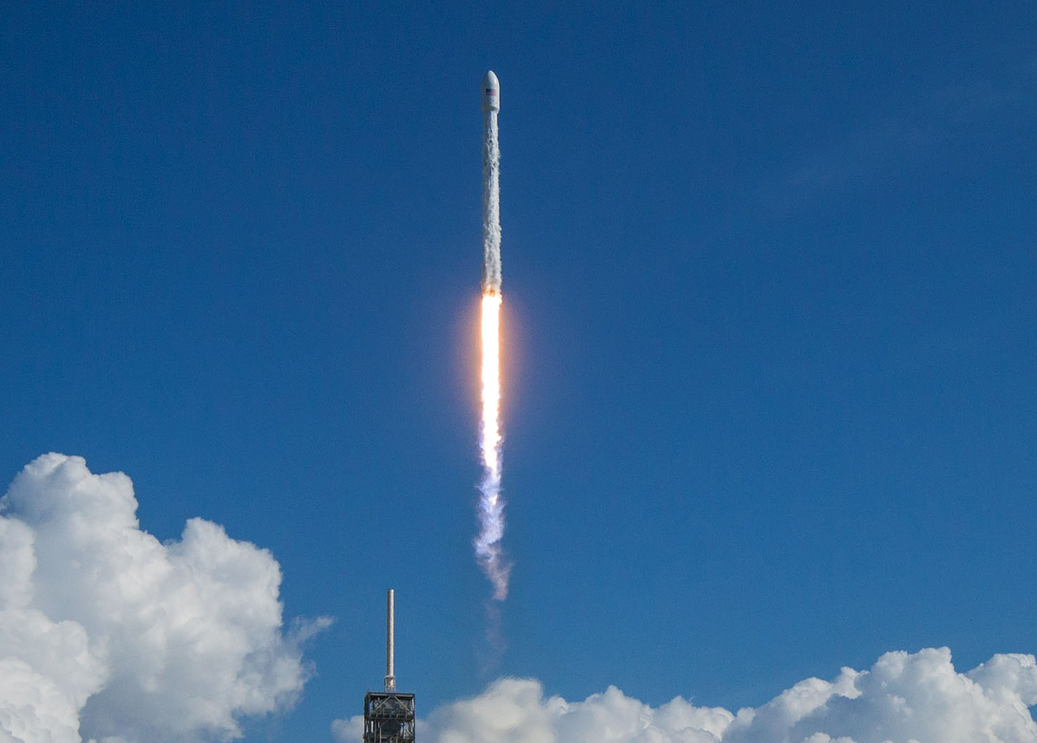 Falcon 9 Block 4 lanzando el X-37B OTV-5 (7 de septiembre de 2017)