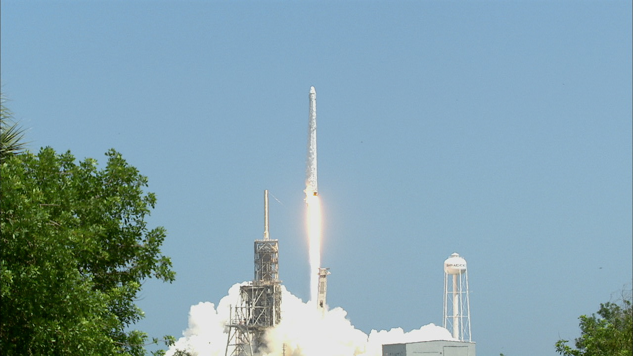 Falcon 9 Block 4 despegando con CRS-12 (14 de agosto de 2017)