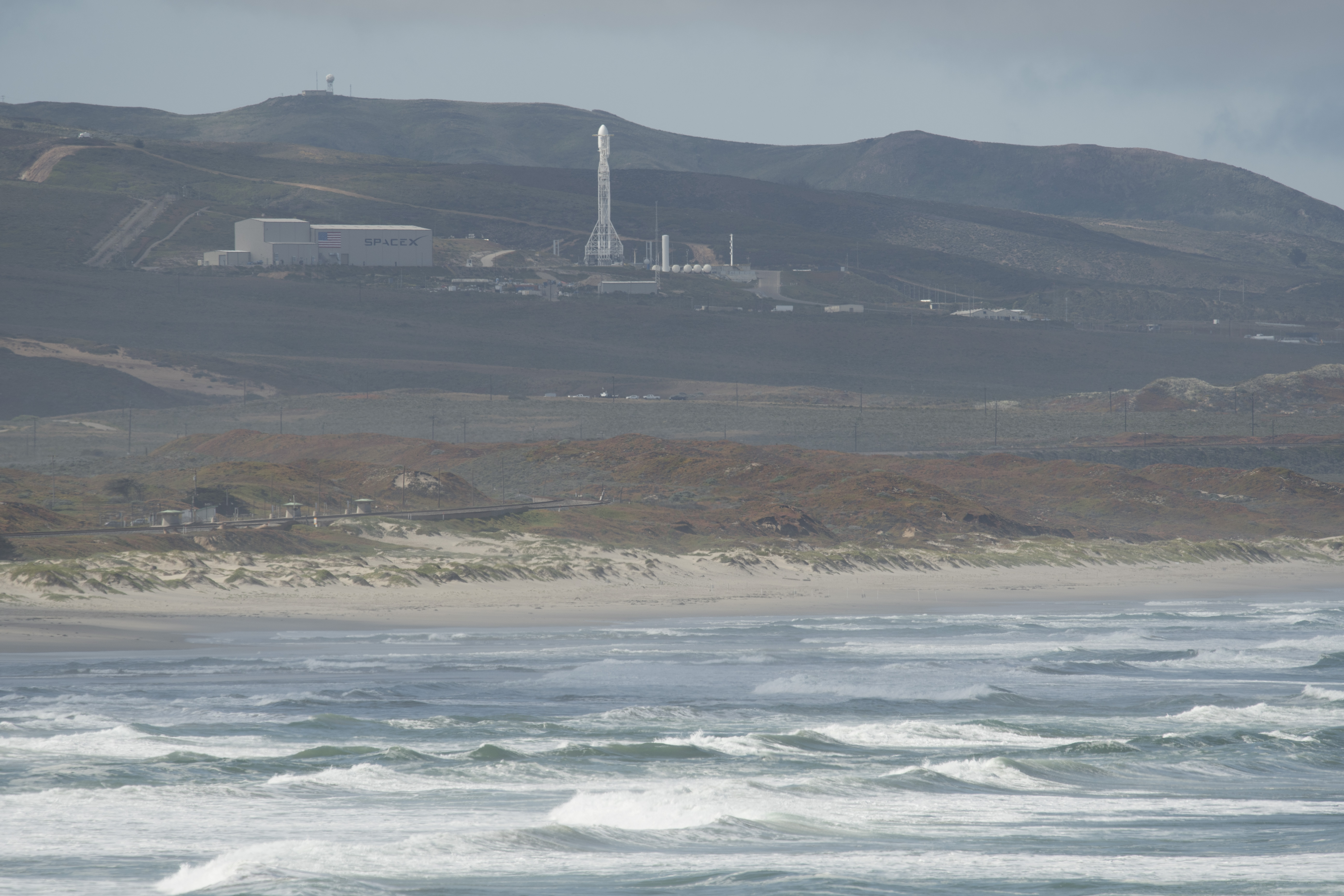 Falcon 9 Block 4 con GRACE FO e Iridium NEXT sulla rampa di lancio (22 maggio 2018)