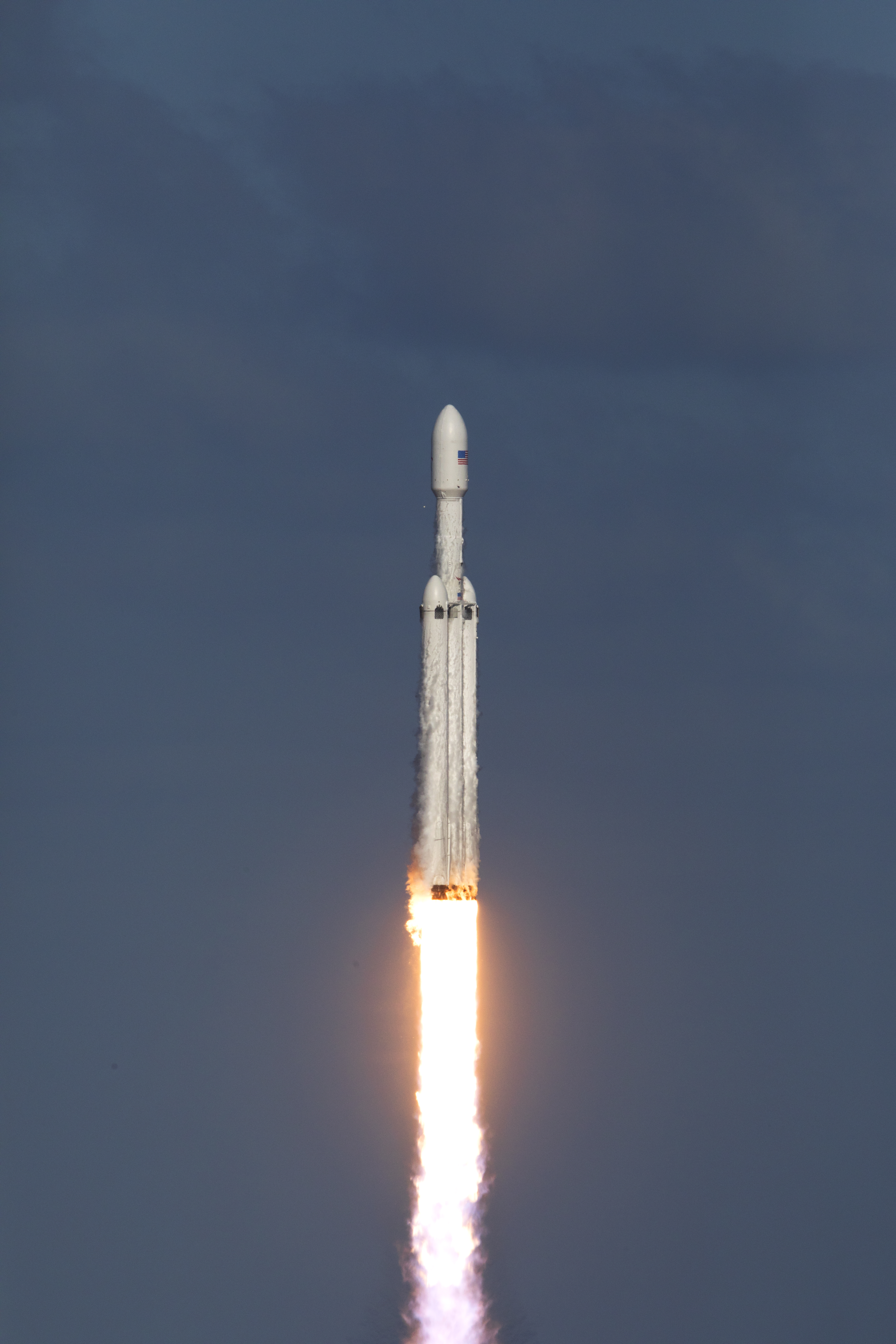 Falcon Heavy clearing the tower 09