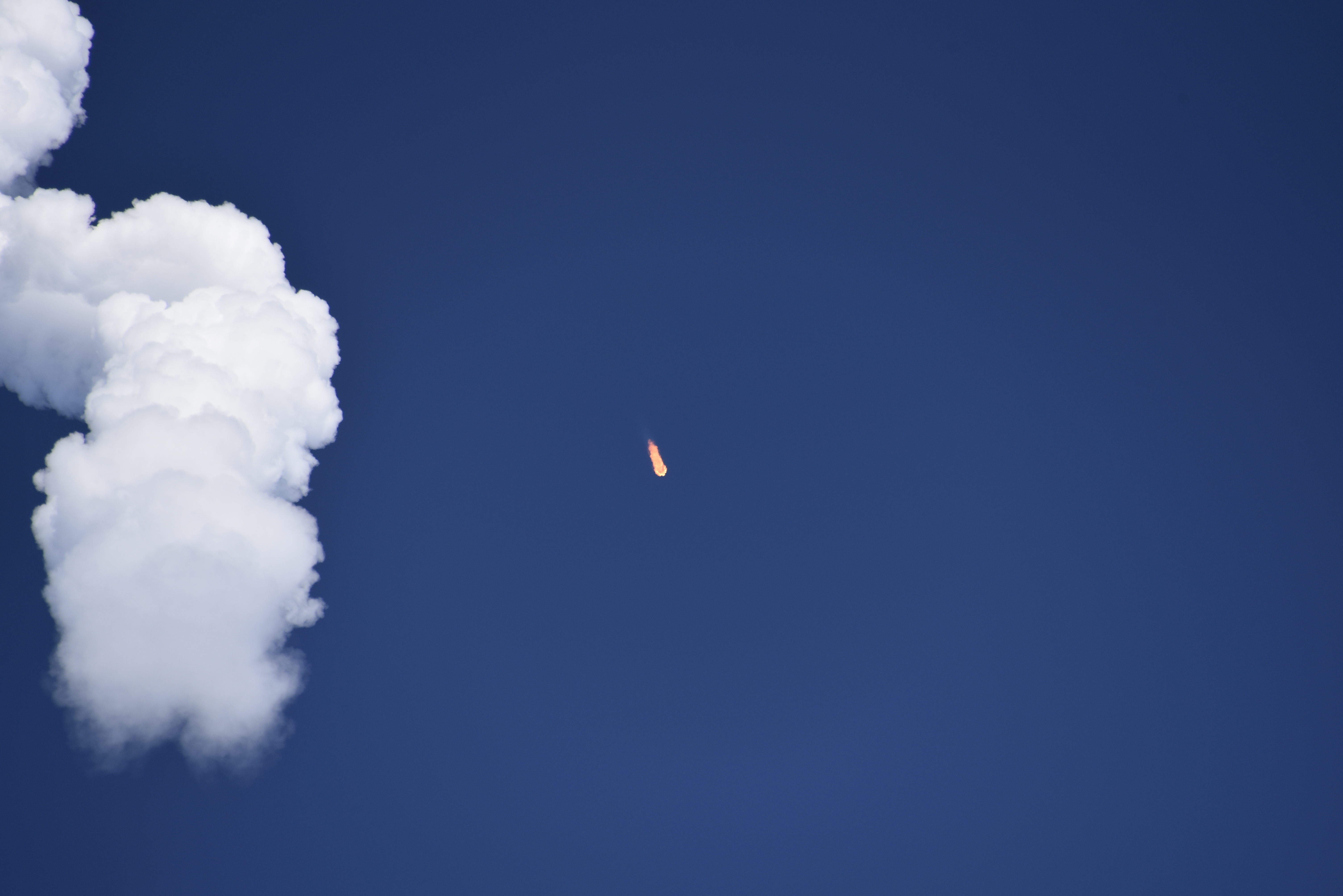 Falcon Heavy despega