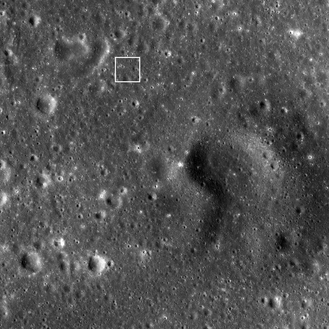 Regione di atterraggio del Blue Ghost di Firefly (LROC 1400 - content NAC DTM CRISHORSE MOSAIC 110cm str01 sq crop reduce 1300)