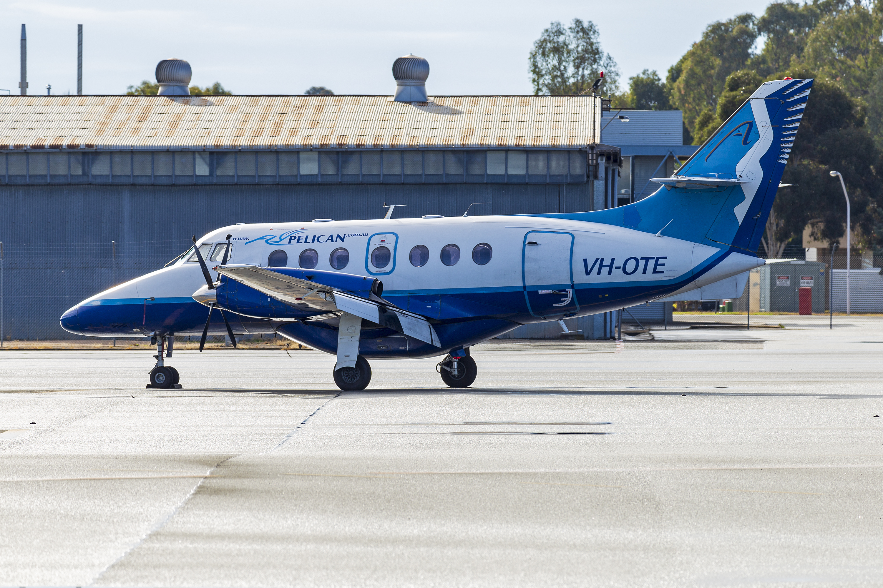 FlyPelican (VH-OTE) BAe Jetstream 32 all'aeroporto di Wagga Wagga