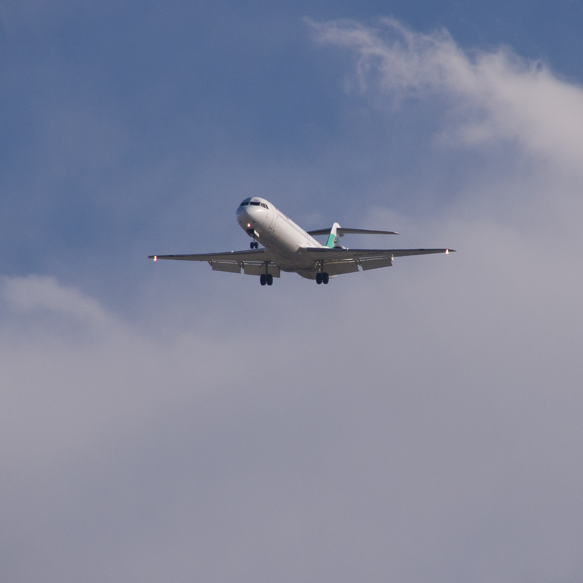 Fokker 100 P2-ANQ Sugarmill Rd Eagle Farm IMGP3318