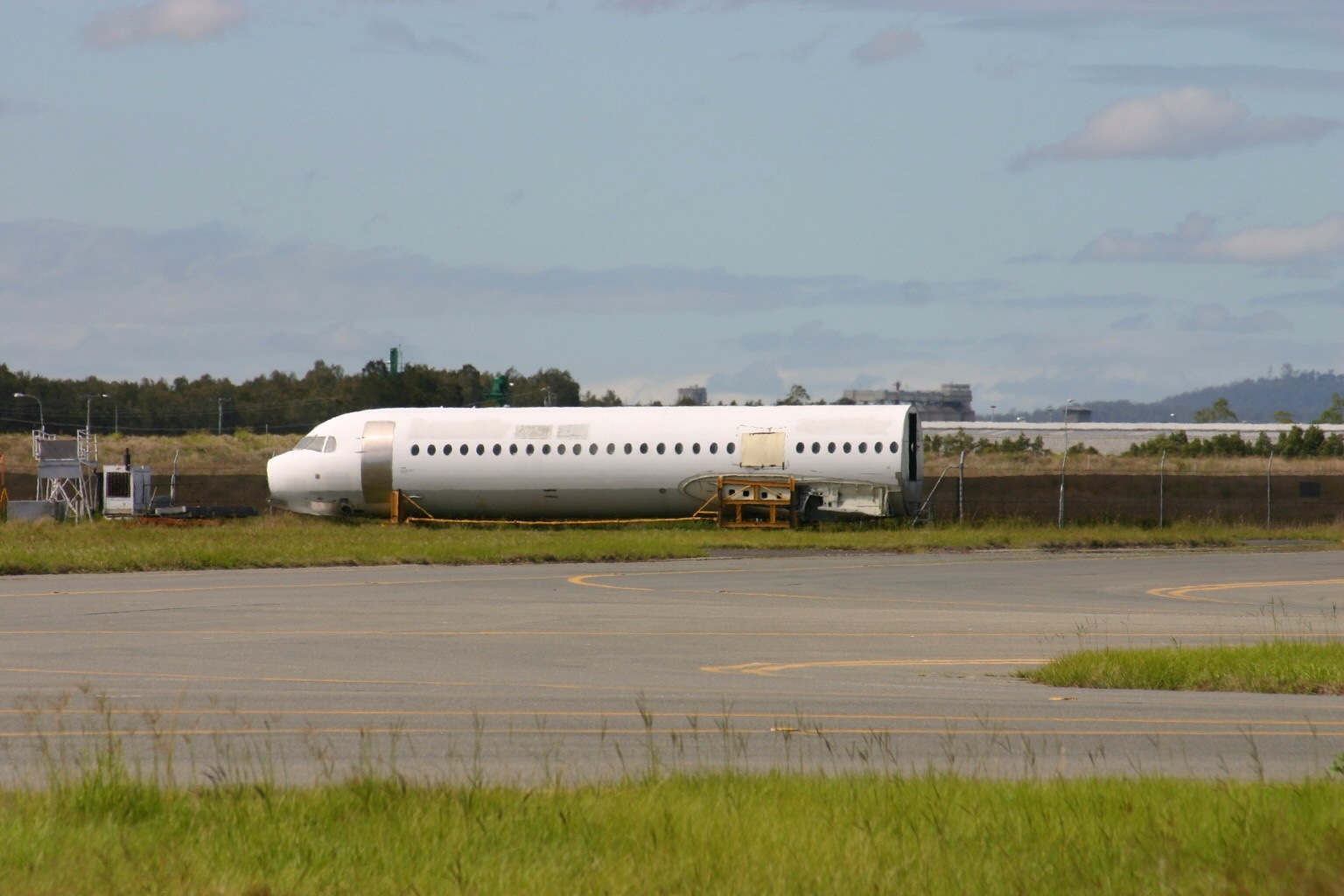 Fokker 100 senza marcature, ex Iran Air (EP-IDC)