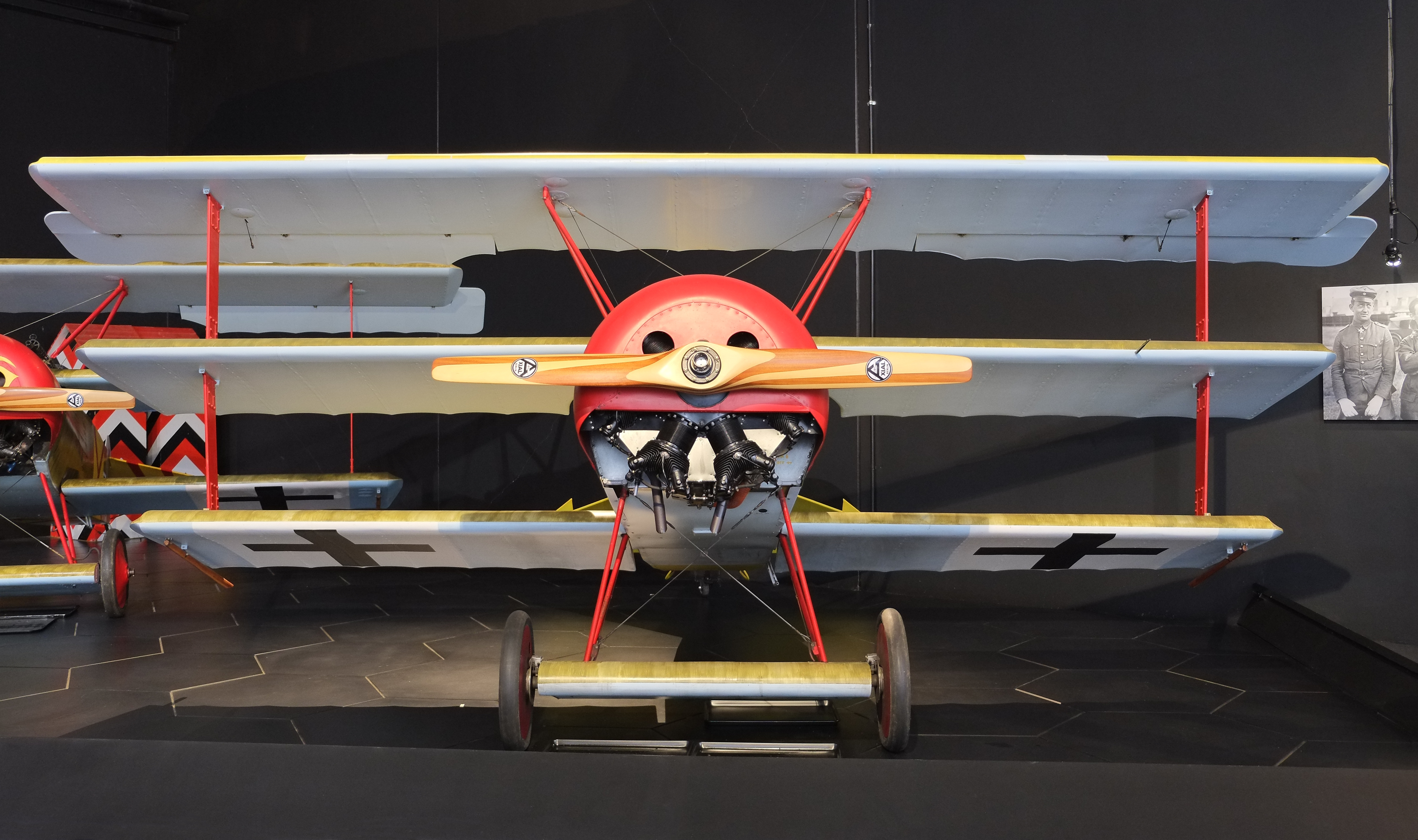 Nachbau des Dreideckers Fokker Dr I, Frontansicht