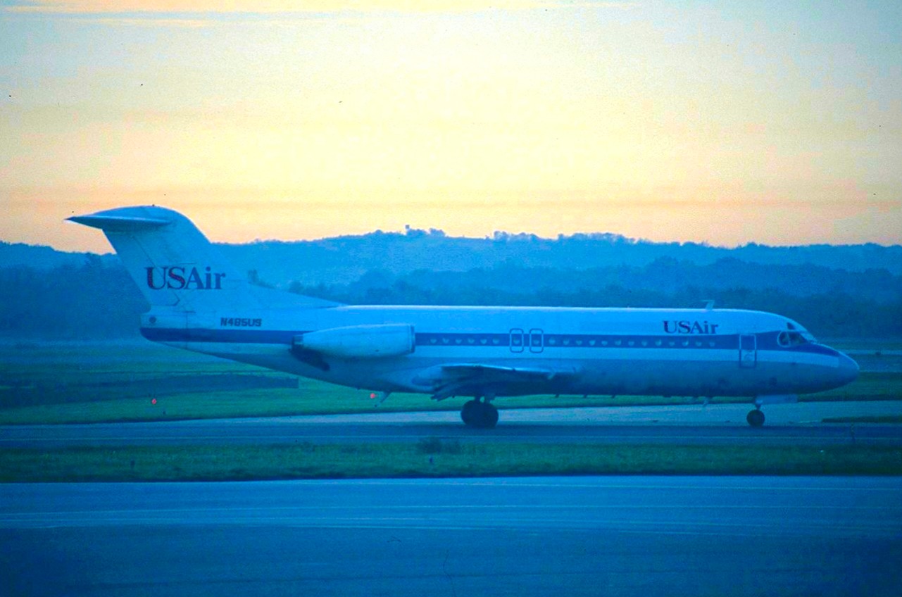 Fokker F28 Mk 4000 — 15-10-90 N485US Pittsburgh