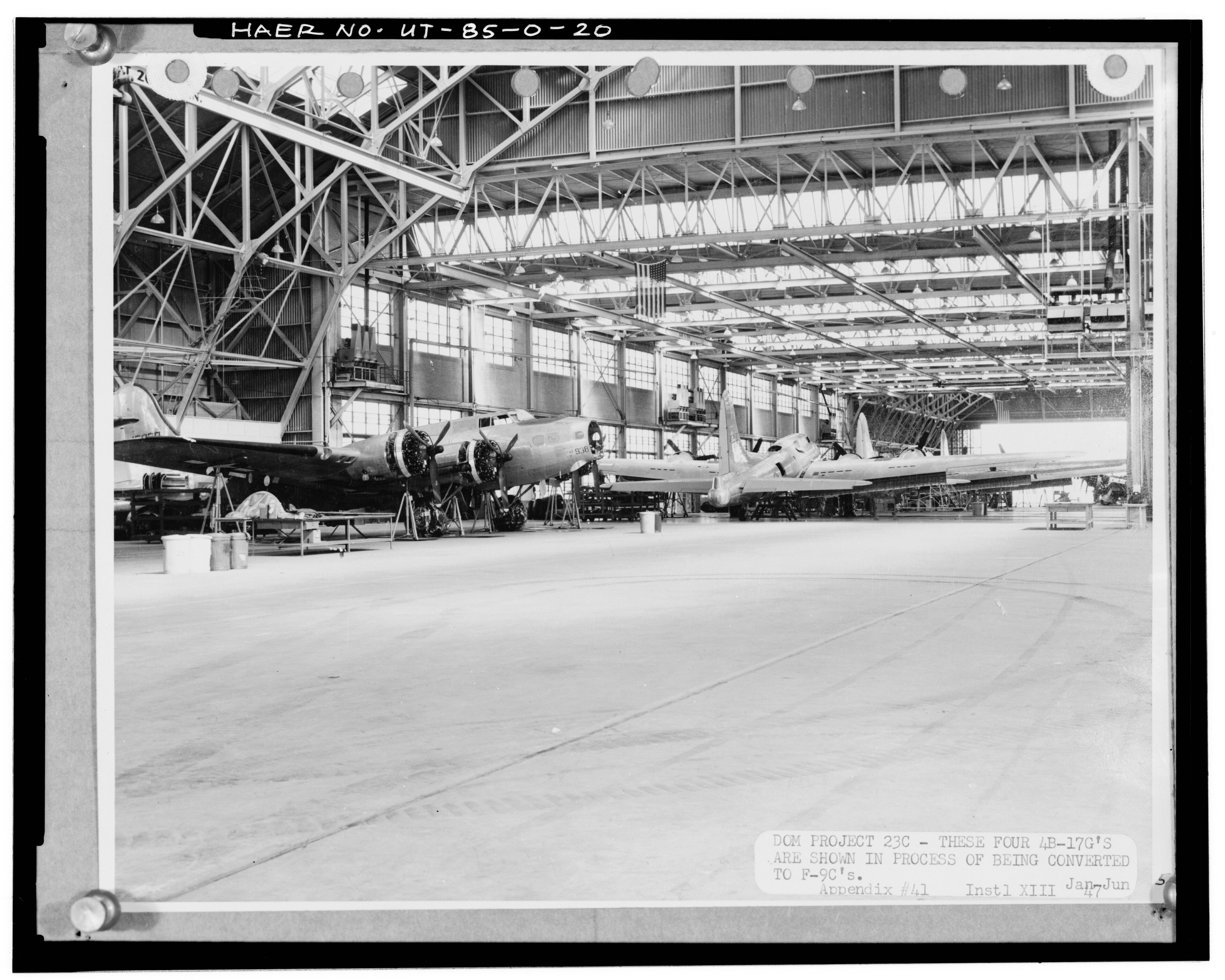Quattro B-17G in fase di conversione in F-9C, presso l'Ogden Air Materiel Area, 1947 (HAER)