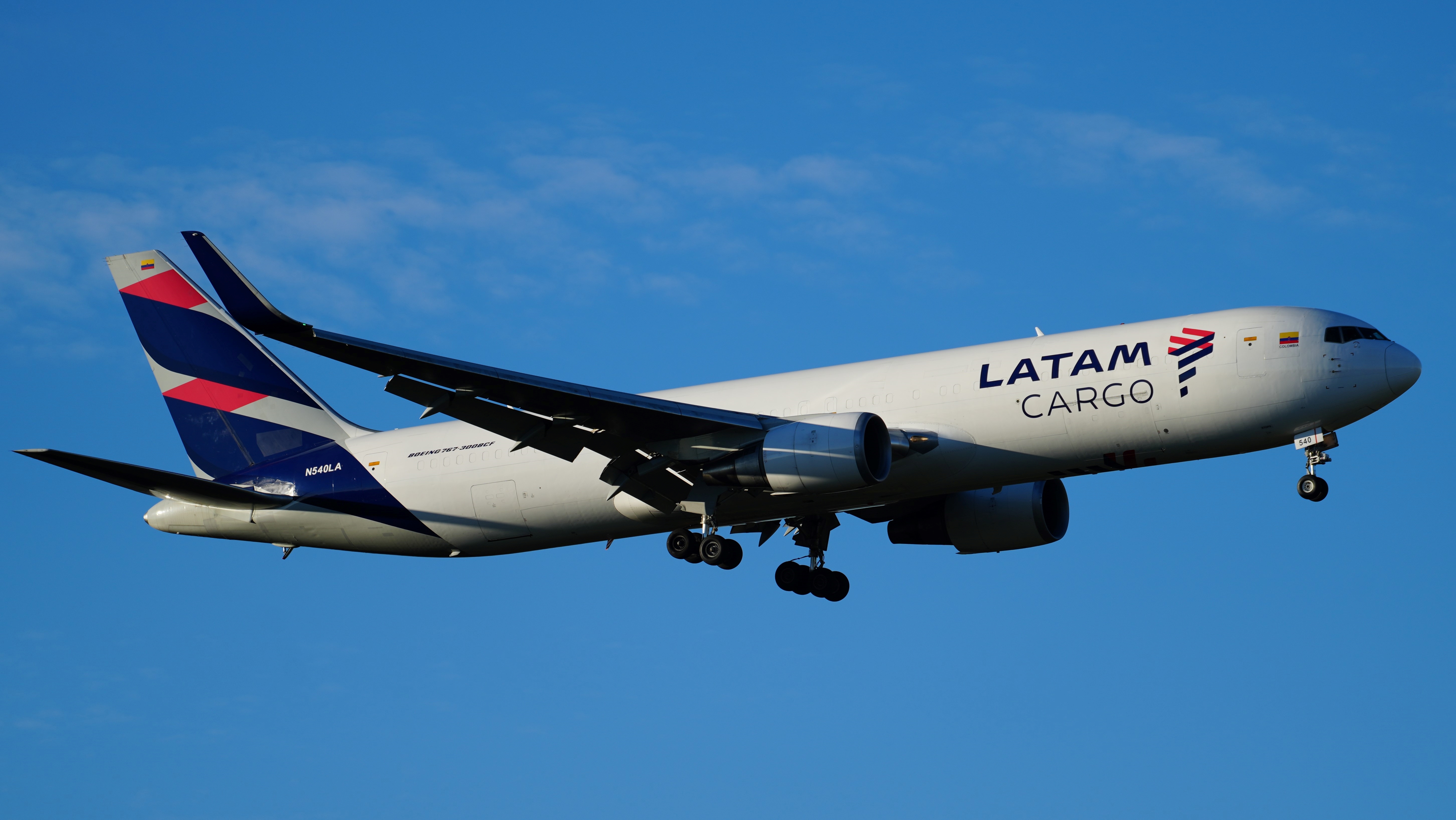 Frankfurt Airport 21 Air LATAM Cargo Colombia Boeing 767-316ER(BCF)(WL) N540LA (DSC02978)