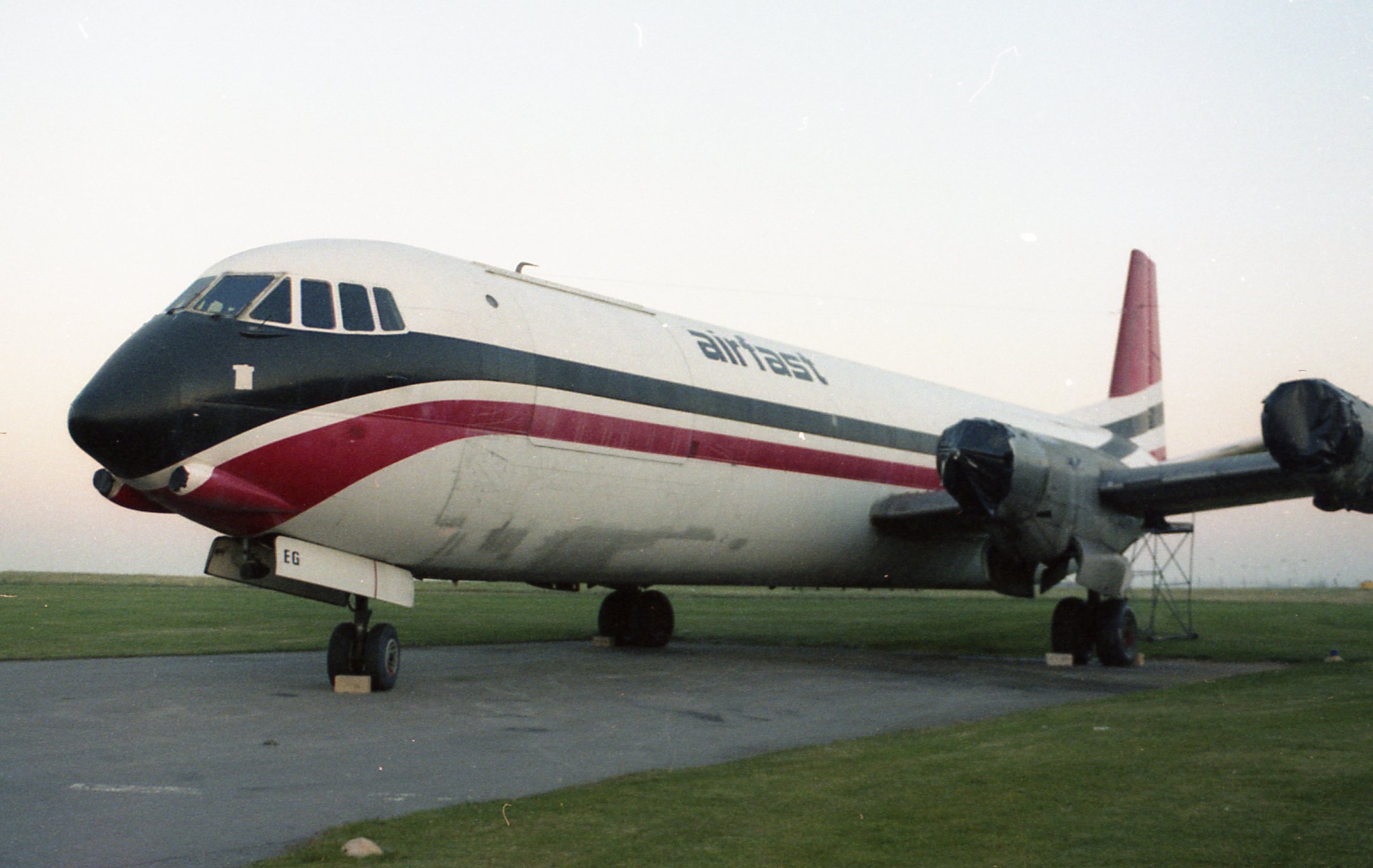 G APEG Vickers V953C Vanguard Merchantman de Air Bridge con la decoración básica de Airfast Indonesia - NTU EMA