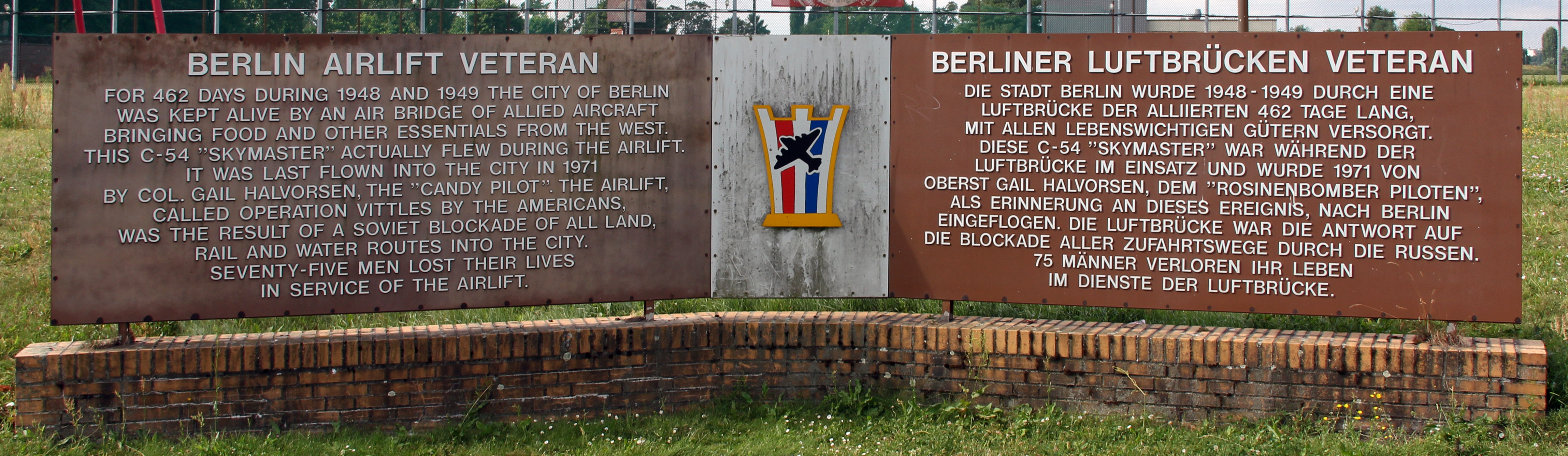 Gedenktafel Columbiadamm 108 (Temph) Berliner Luftbrücke