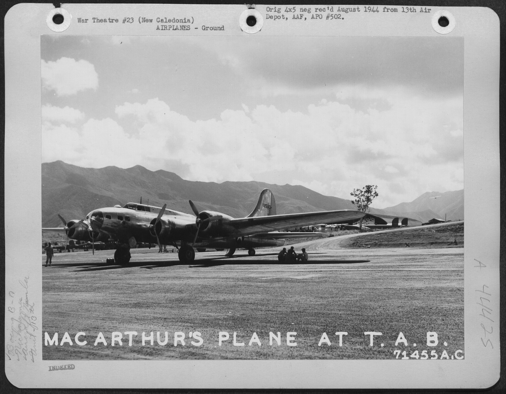 Die B-17 von General MacArthur auf dem Luftwaffenstützpunkt Tontouta