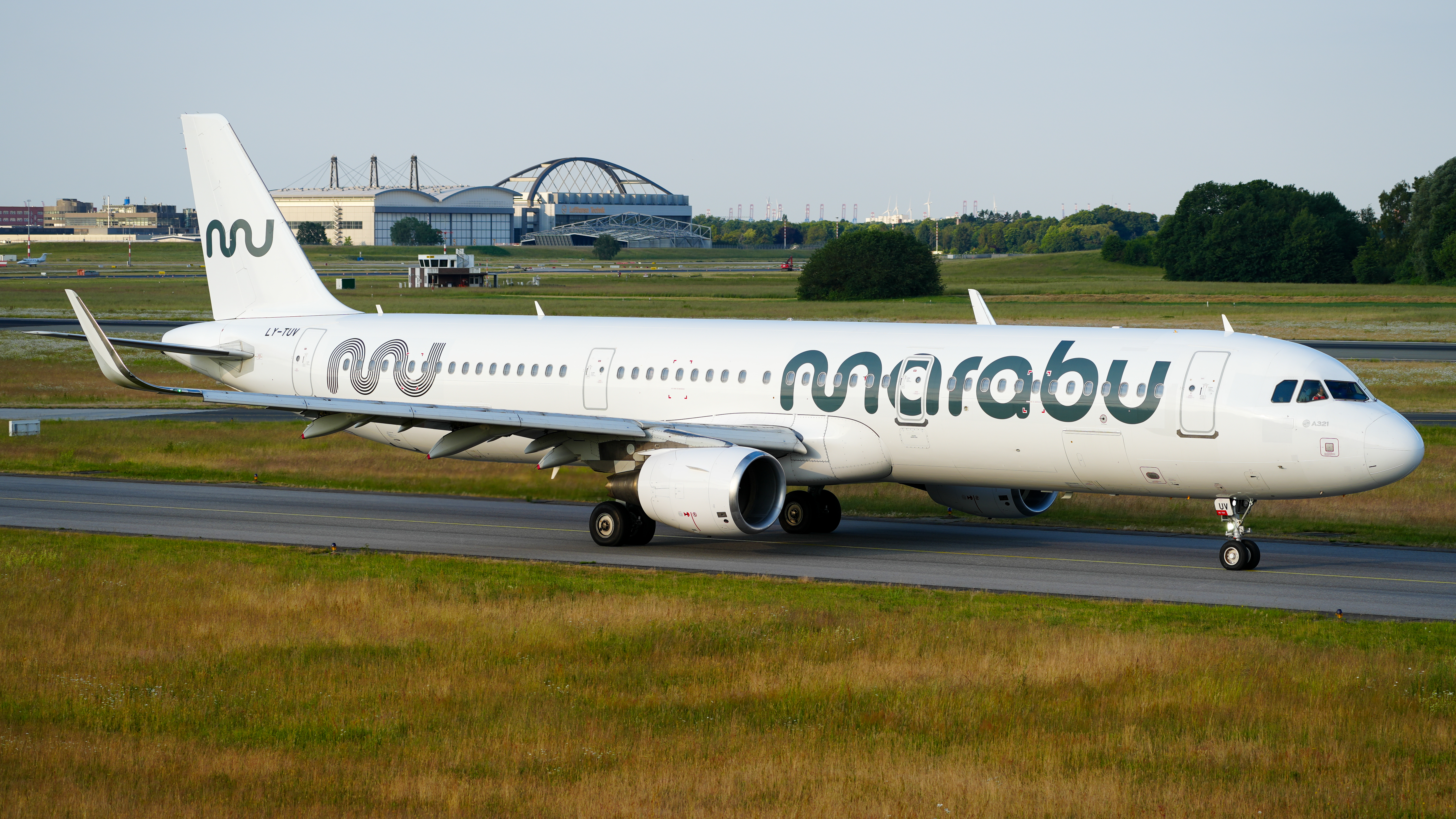 Hamburg Airport Heston Airlines Marabu Airlines Airbus A321-211(WL) LY TUV (DSC00325)