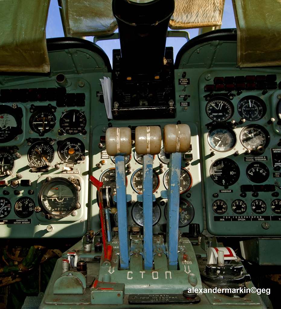 Comandos do motor. Yak-40 RA-87500