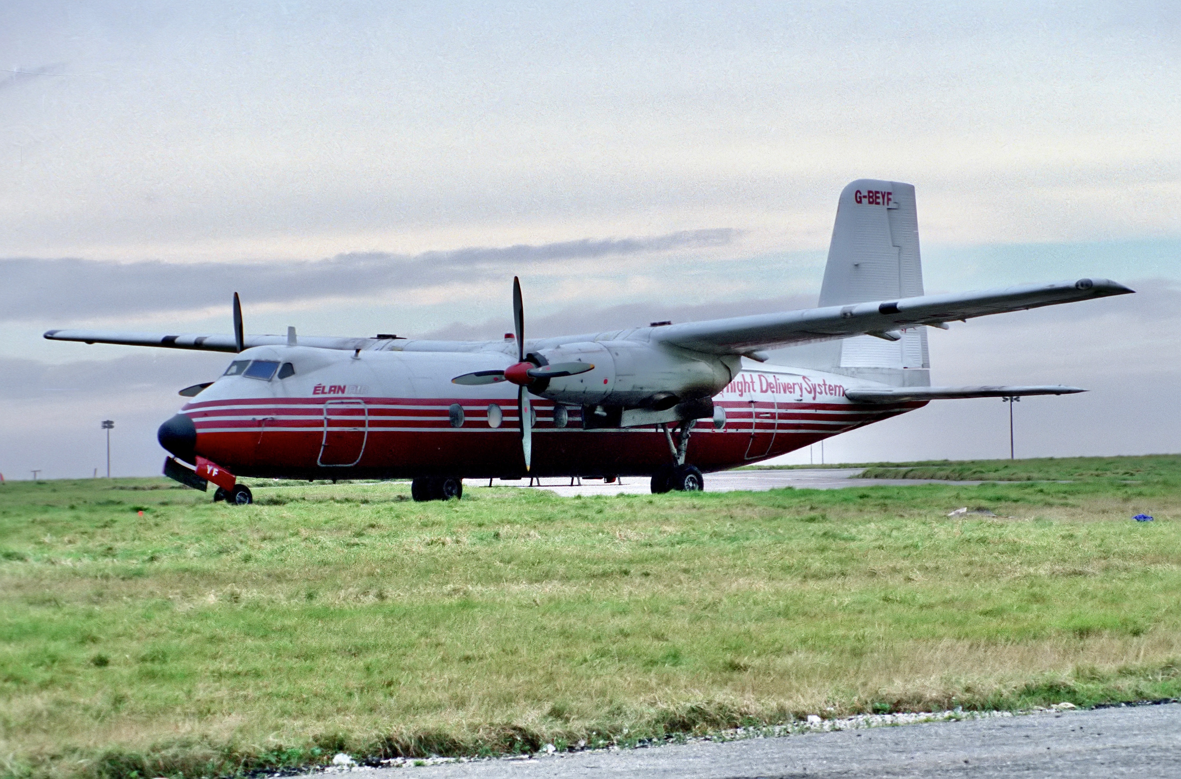 Handley Page Herald 401 G BEYF (Series 400, costruito per la RMAF), Elan Air Cargo, Stansted 1987
