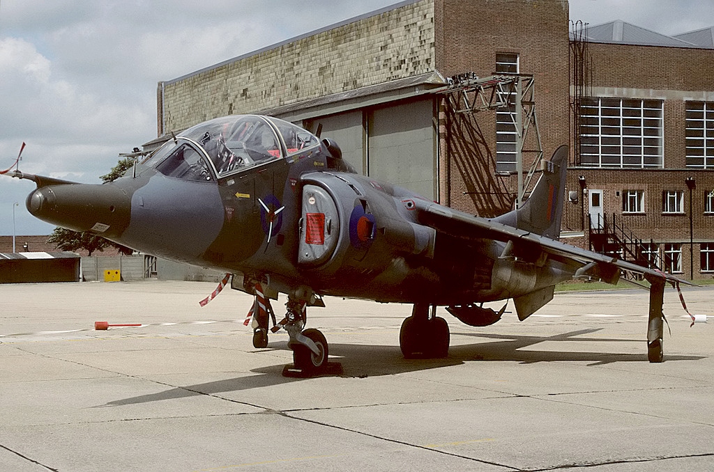 Harrier T.4A de la RAF Strike Attack Operational Evaluation Unit