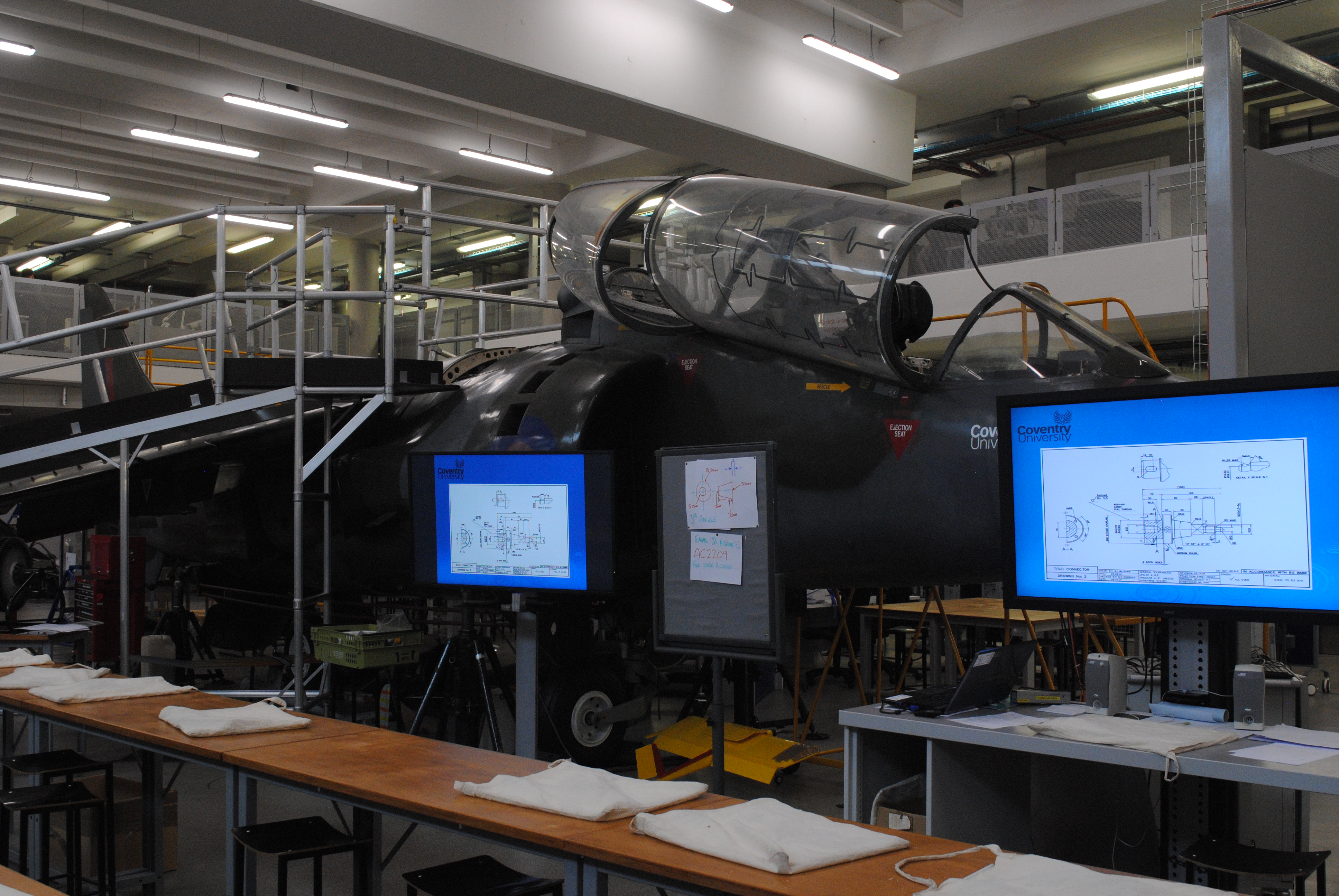 Cellula didattica Harrier T.4 XW270, Coventry University (02)