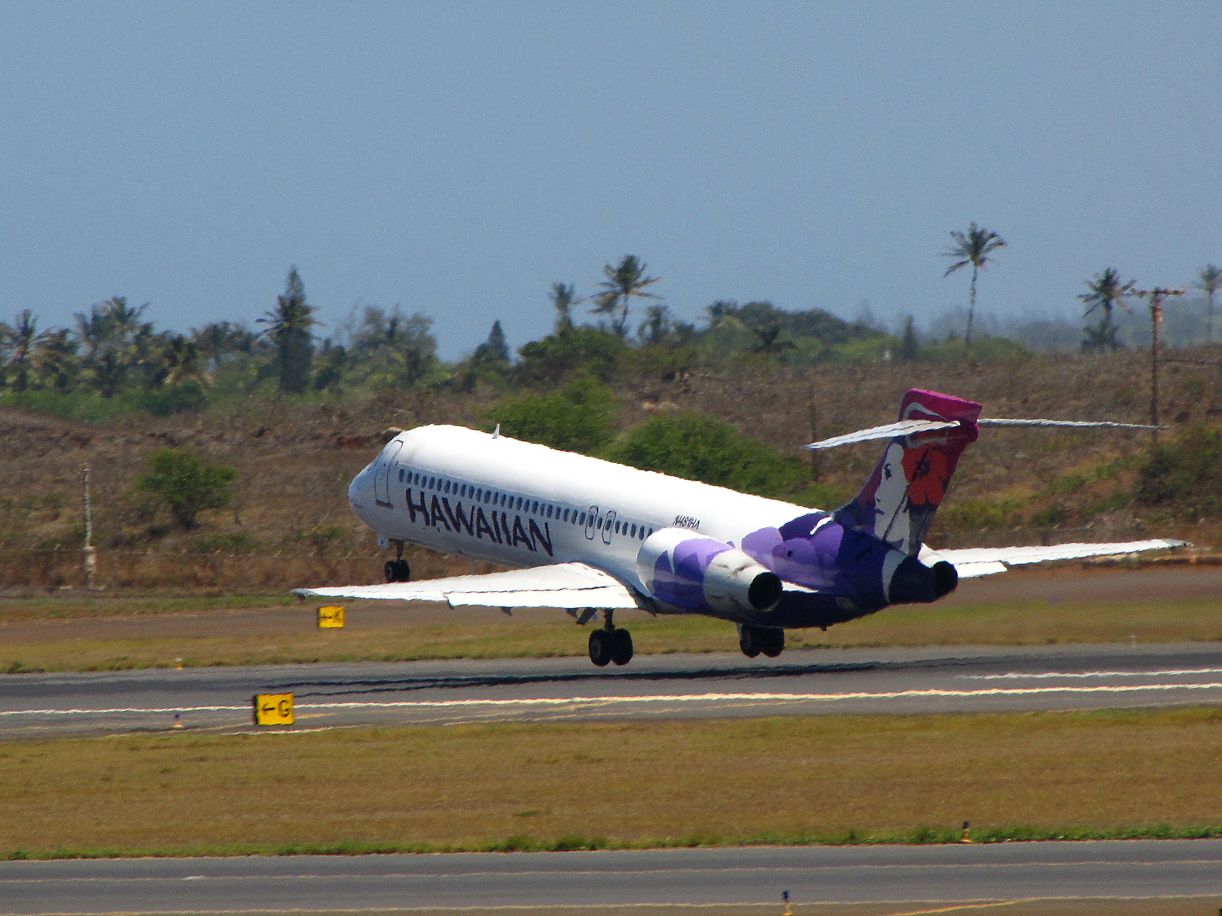 Hawaiian Airlines Boeing 717-200 N481HA en el Aeropuerto de Kahului