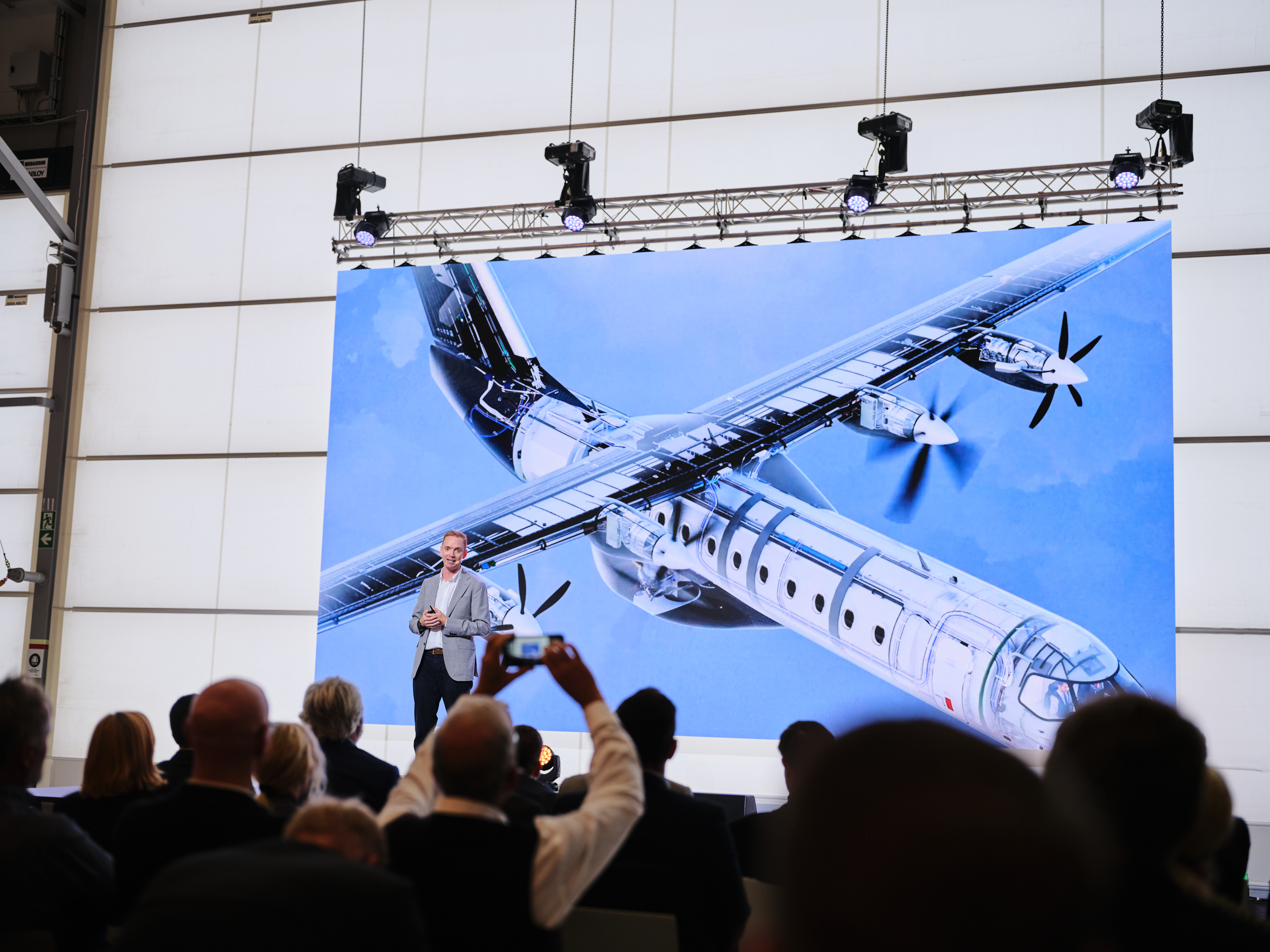 Heart Aerospace Founder & CEO Anders Forslund Presents ES-30 Hybrid Electric Propulsion