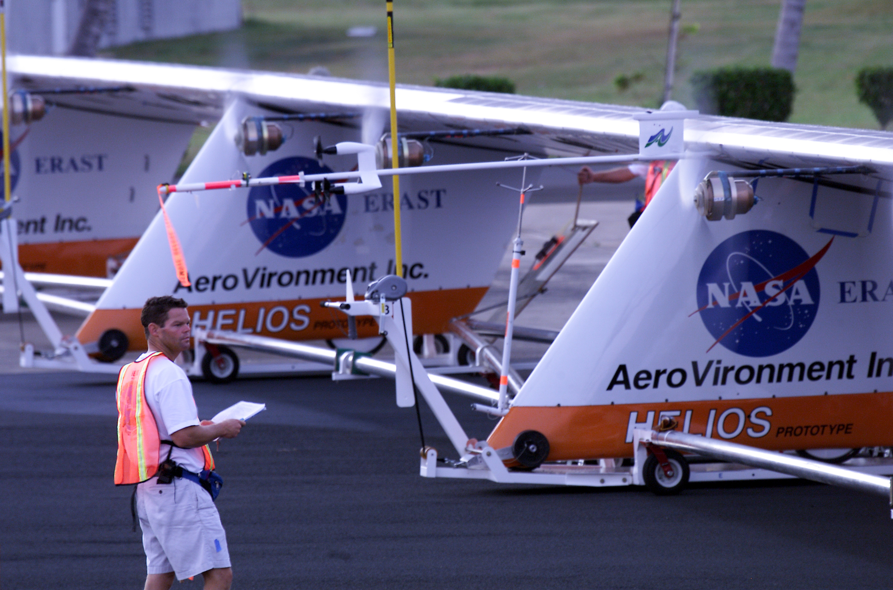 Helios Prototype crew chief Marshall Mac Cready of Aero Vironment, Inc (ED01-0146-4)