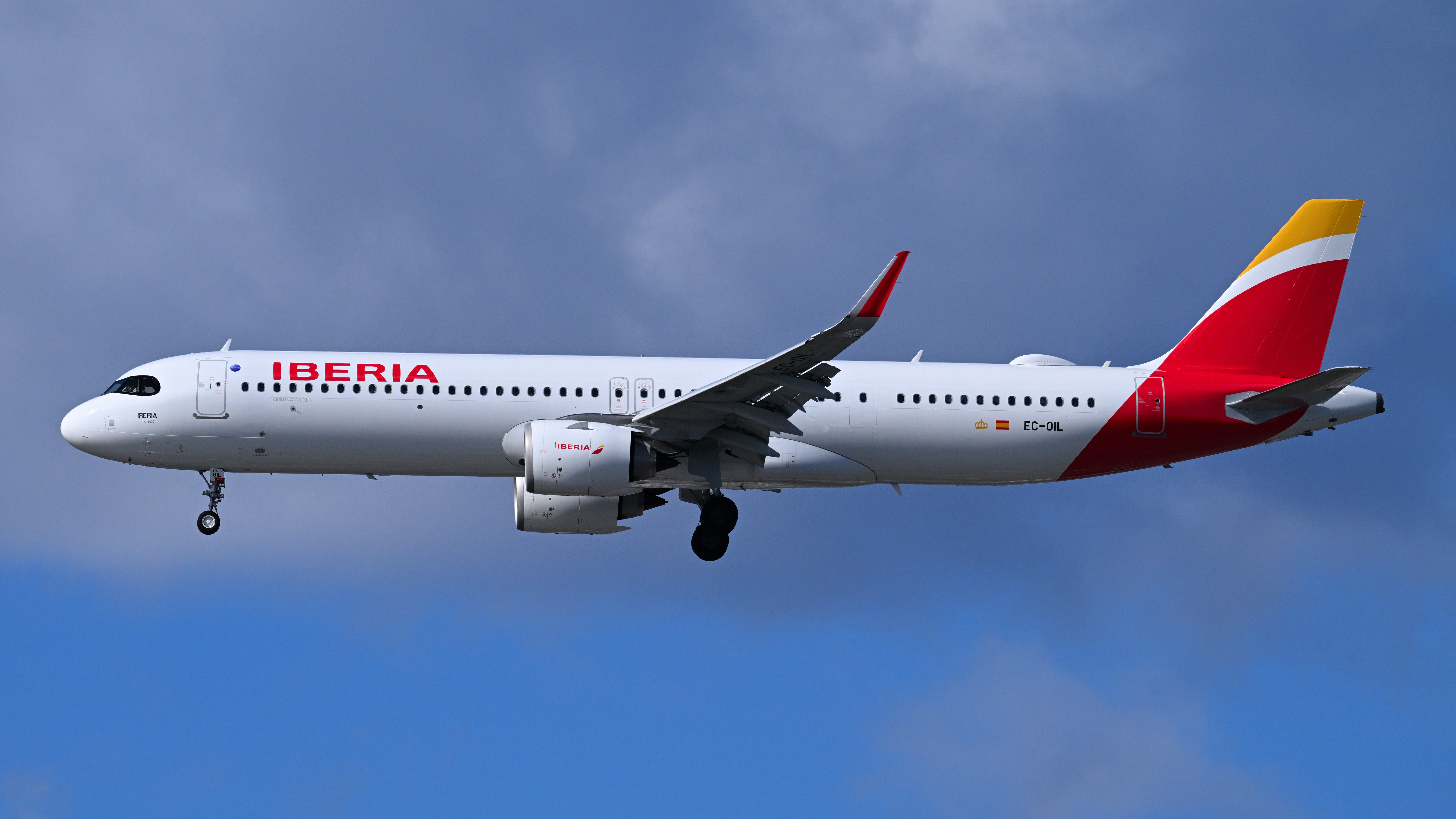 Iberia Airbus A321XLR EC OIL on final approach to Boston March 2025 3