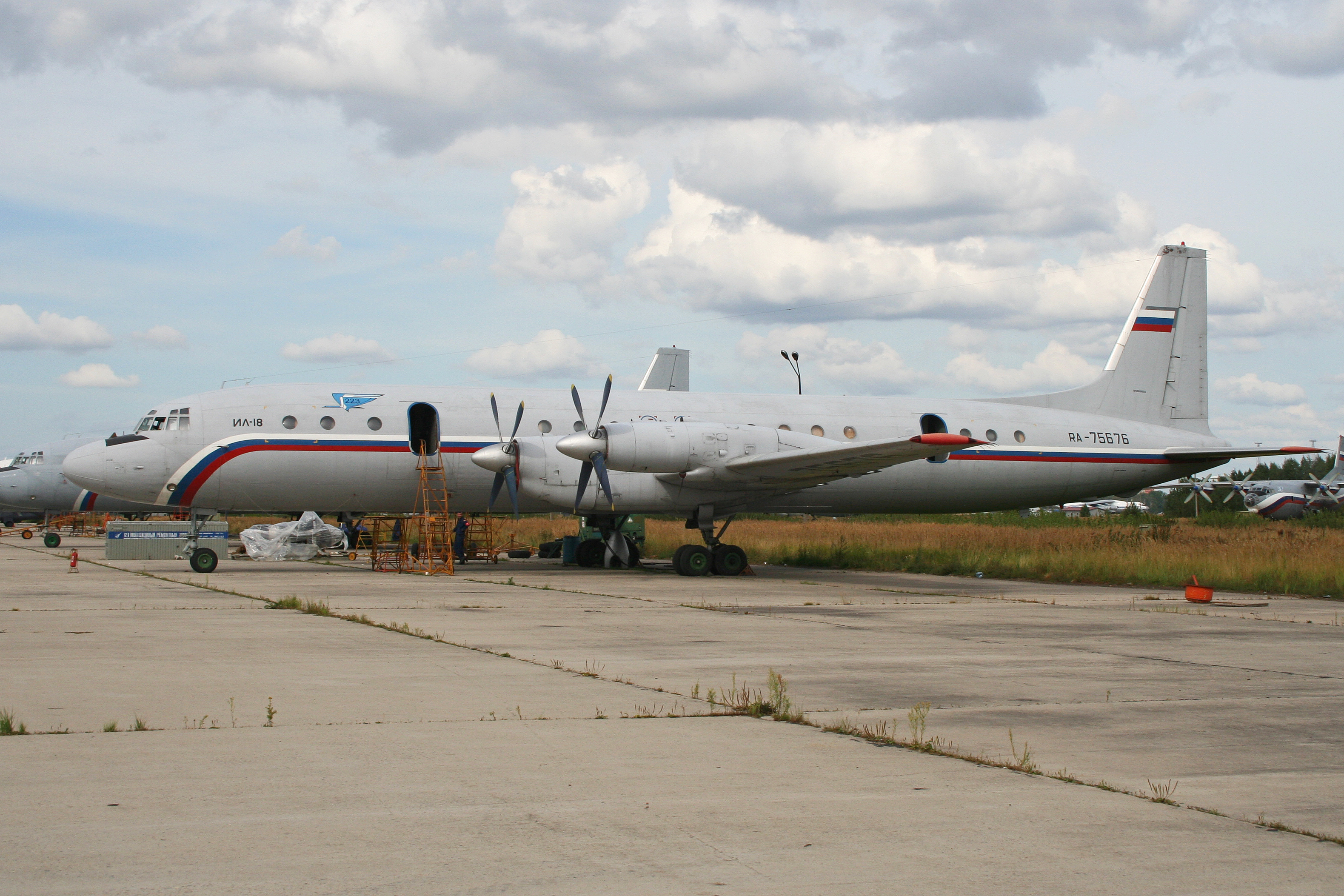 Ilyushin IL-18E RA-75676