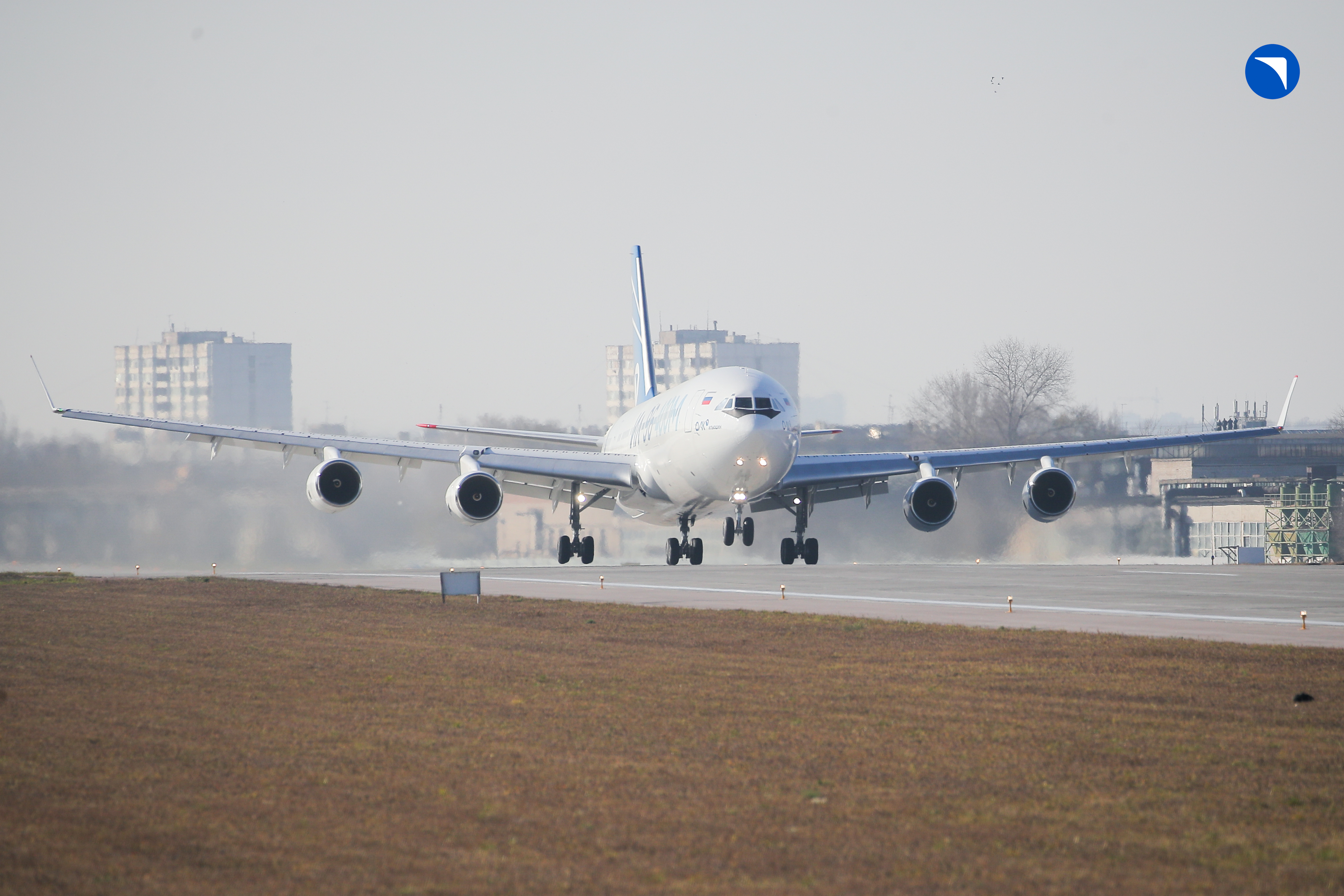 Decollo dell'Ilyushin Il-96-400M (livrea Ил-96-400М)
