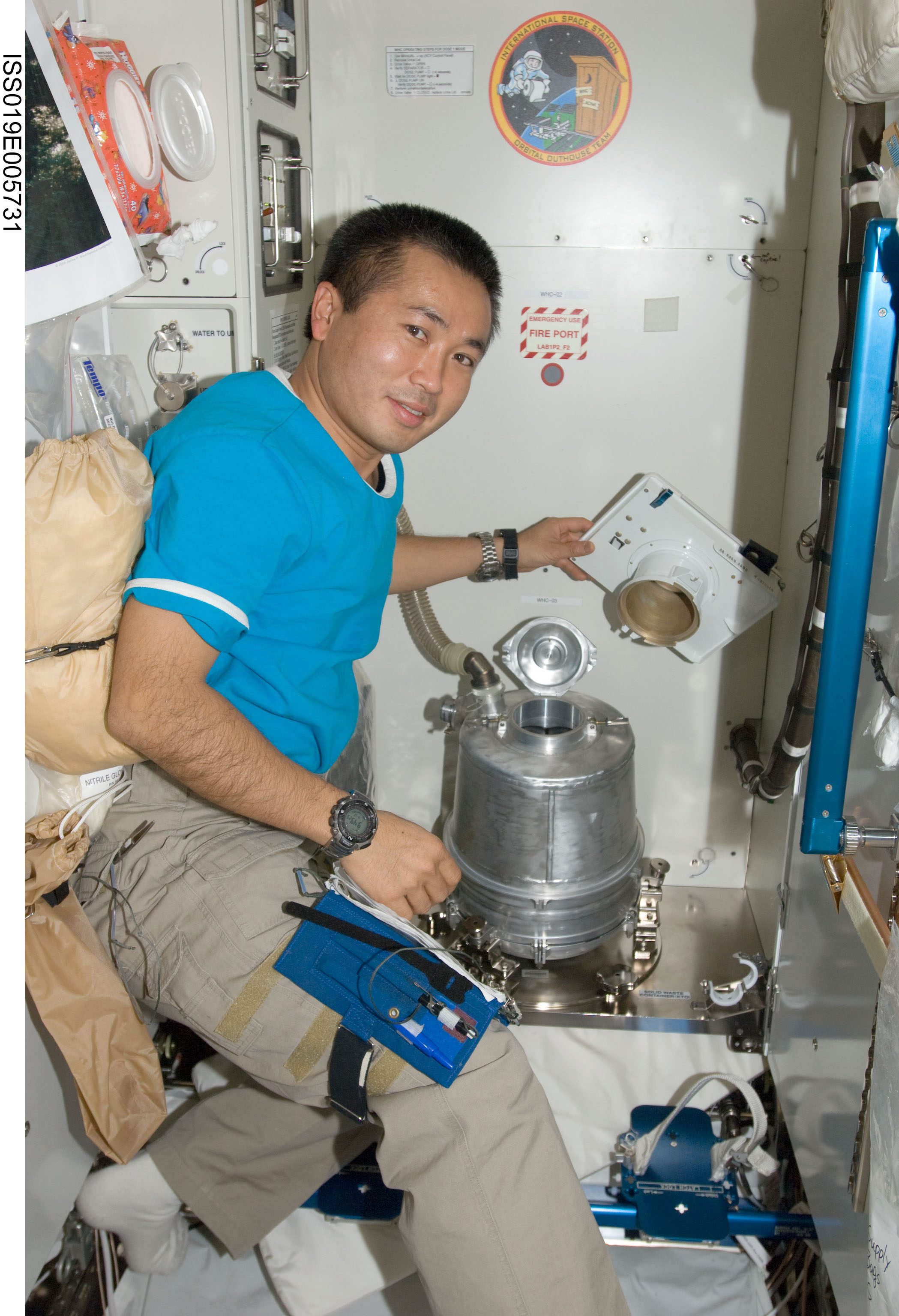¿Como los astronautas van al baño?
