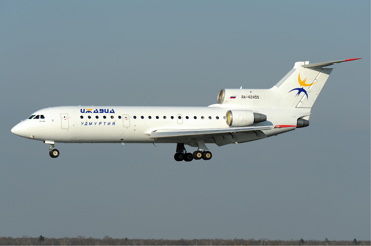 Izhavia Yakovlev Yak-42D Aoki-1