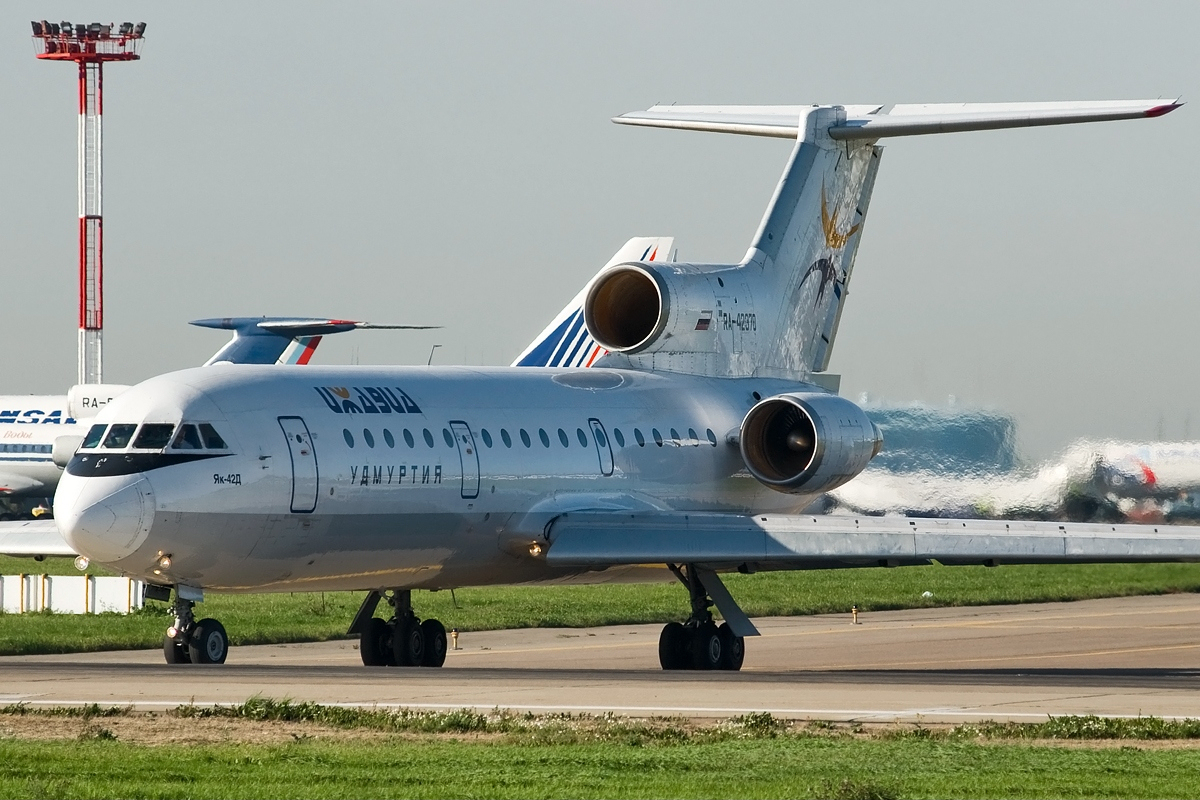 Izhavia Yakovlev Yak-42D Beltyukov 2